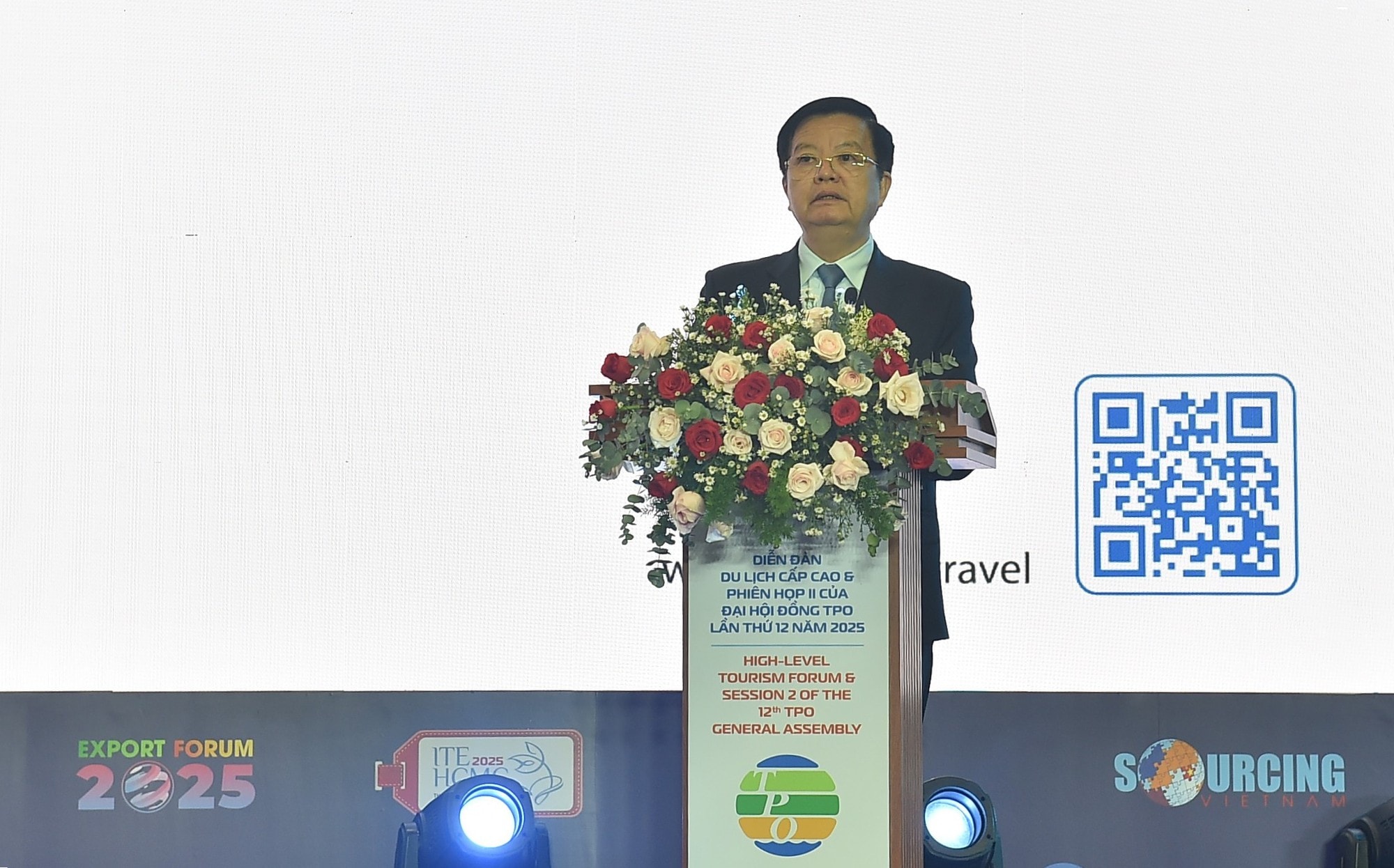 Chuyển đổi số và chuyển đổi xanh: 'Chìa khóa vàng' phát triển du lịch bền vững- Ảnh 1.