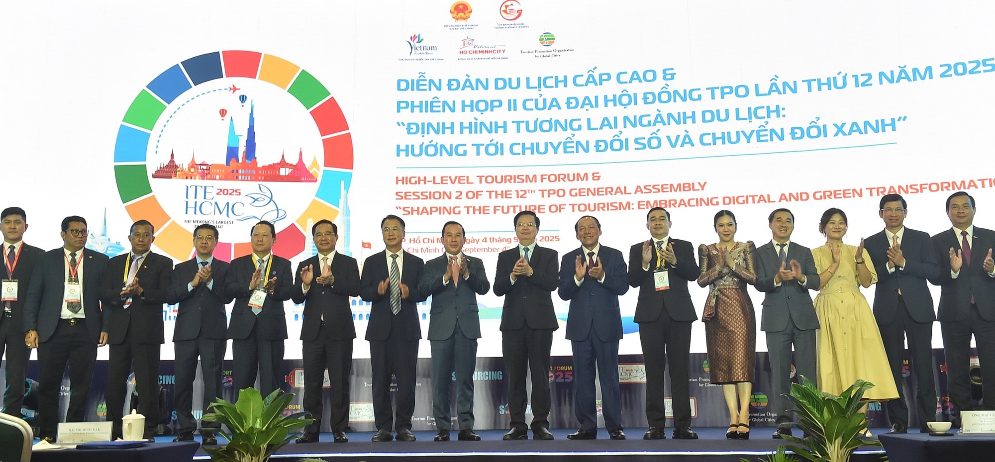 Chuyển đổi số và chuyển đổi xanh: 'Chìa khóa vàng' phát triển du lịch bền vững- Ảnh 4.
