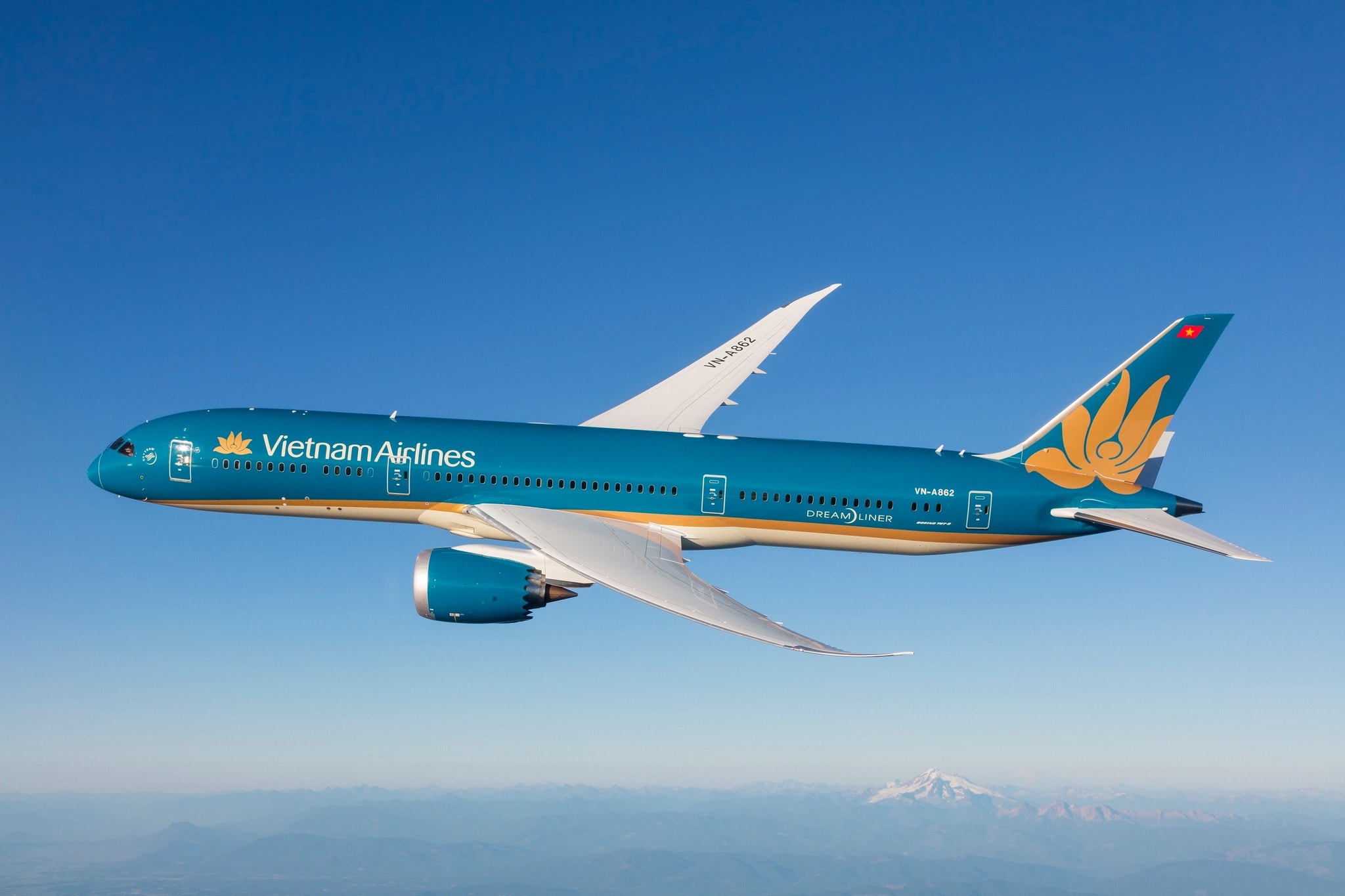 1. Vietnam Airlines vừa được Airline Ratings vinh danh tại Giải thưởng Bền vững 2025, ghi nhận những sáng kiến và hành động bền vững nổi bật của Hãng