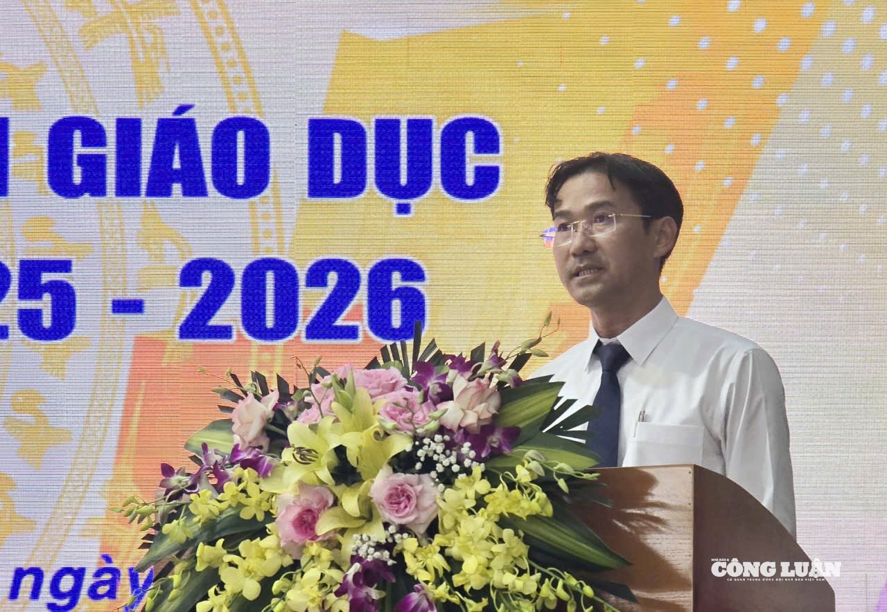 Ông Nguyễn Thành Trung, Bí thư Đảng ủy, Hiệu trưởng Trường Cao đẳng - TKV phát biểu tại buổi lễ.