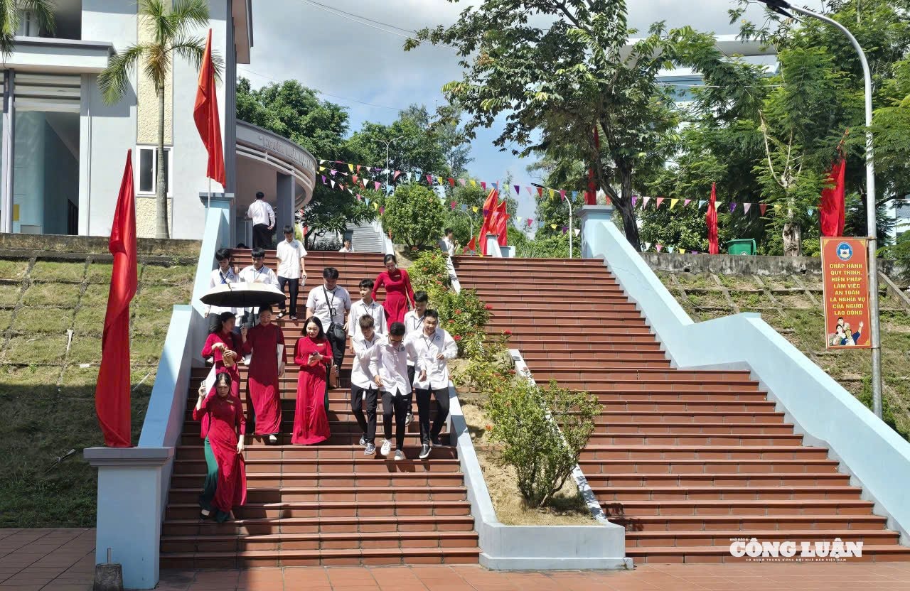 Ngay sau lễ Khai giảng năm học mới, thầy và trò bước vào năm học mới tràn đầy khí thế và năng lượng mới.