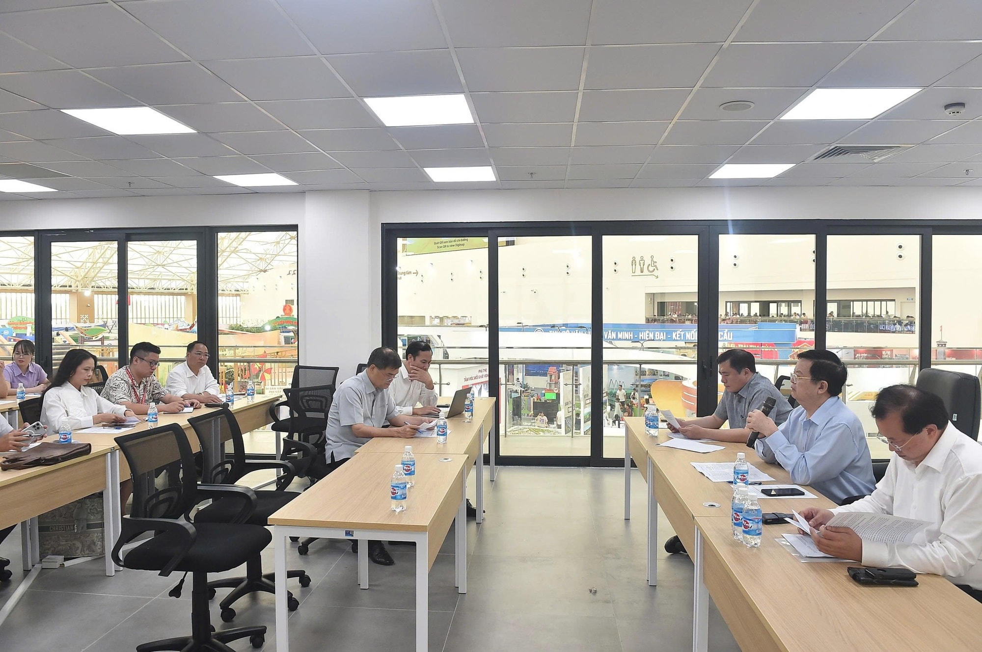Tạo thuận lợi tốt nhất cho nhân dân tham quan Triển lãm- Ảnh 2. Tạo thuận lợi tốt nhất cho nhân dân tham quan Triển lãm- Ảnh 2.