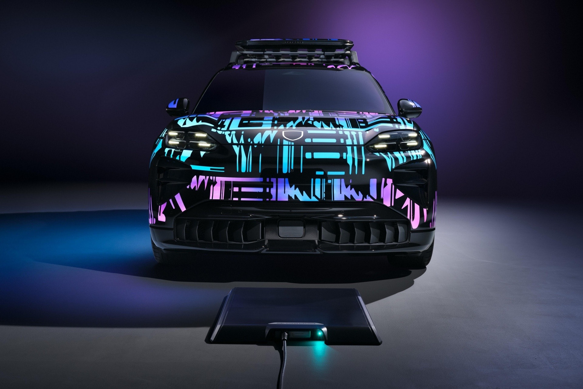 Công nghệ sạc không dây sẽ là một bước đột phá mới trên mẫu xe Porsche Cayenne Electric thế hệ mới.