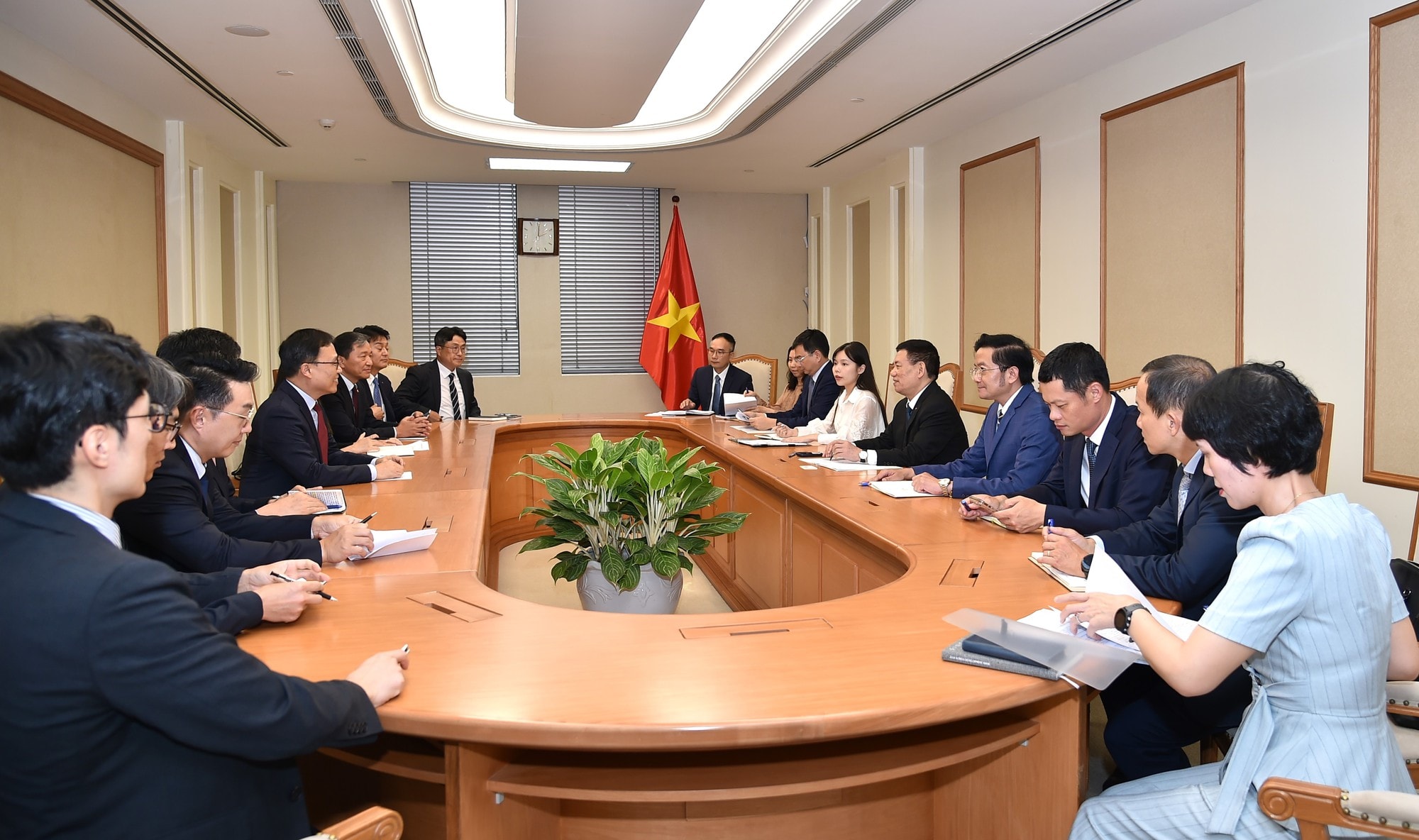 Cùng nhau thúc đẩy mạnh mẽ hơn nữa quan hệ Việt Nam - Hàn Quốc trong thời gian tới- Ảnh 3. Cùng nhau thúc đẩy mạnh mẽ hơn nữa quan hệ Việt Nam - Hàn Quốc trong thời gian tới- Ảnh 3.