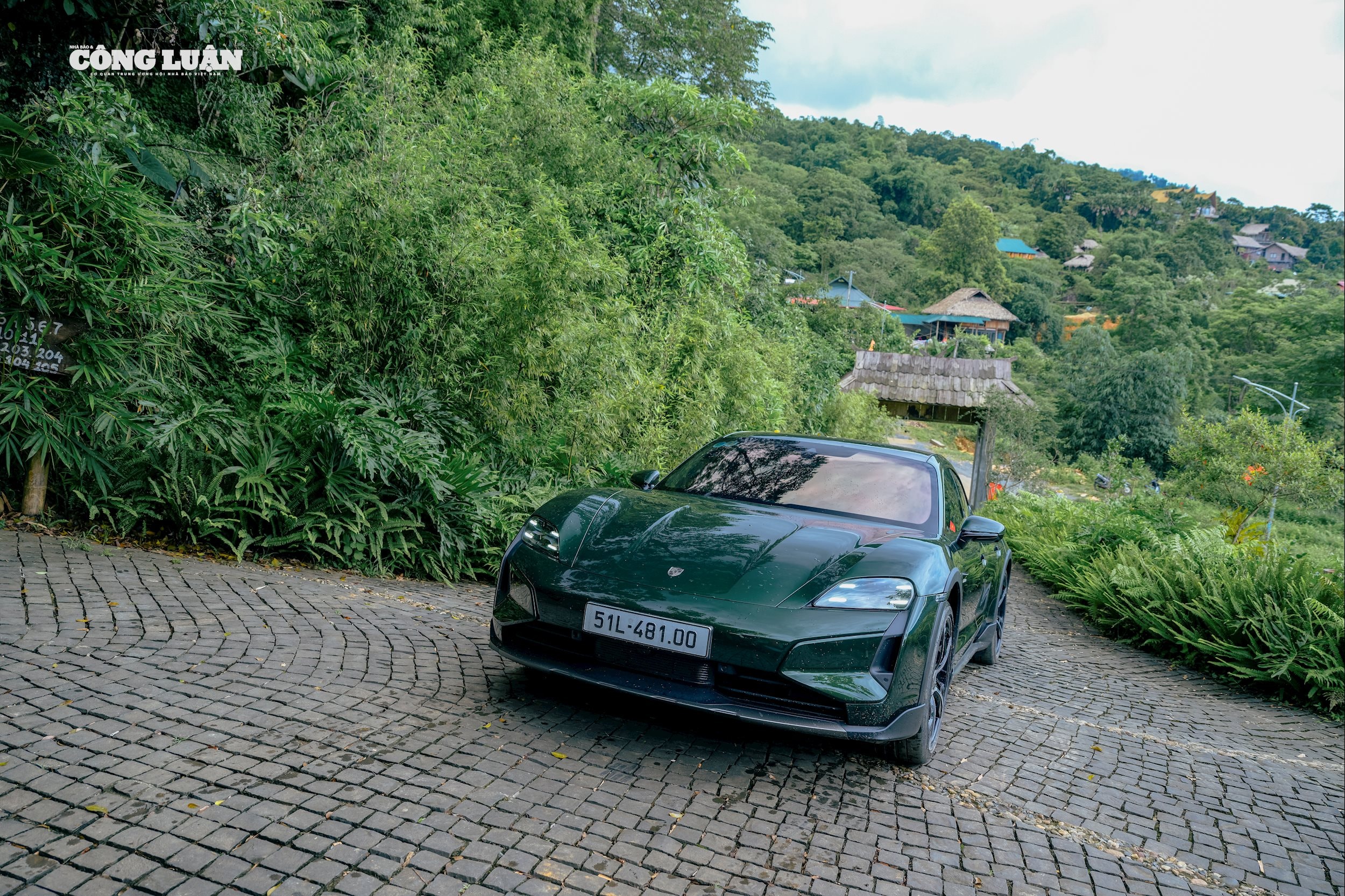 Mẫu xe thể thao hạng sang thuần điện Porsche Taycan - Ảnh minh họa.