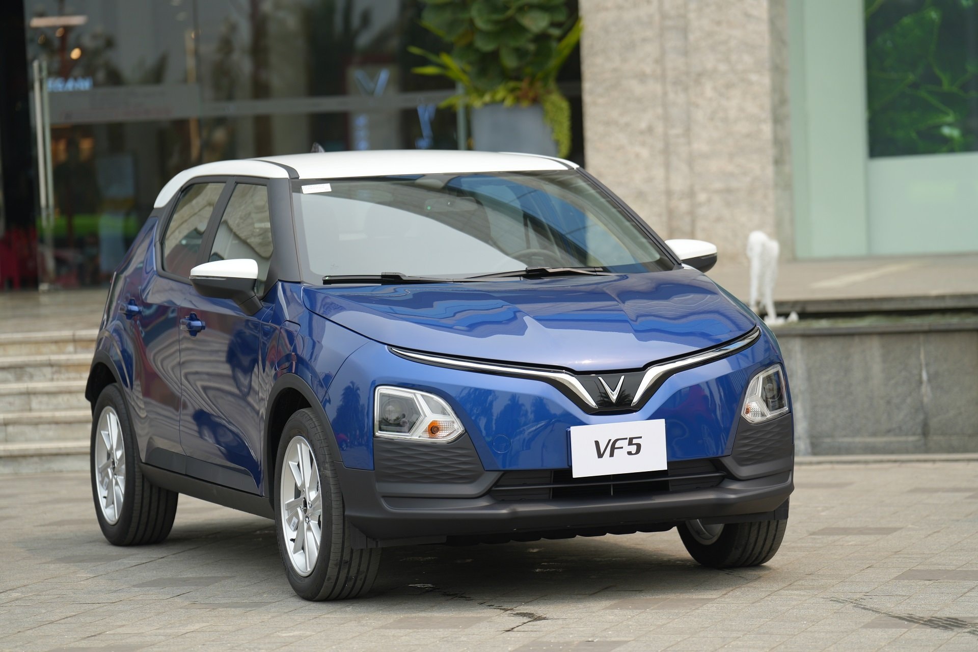 Chi phí nuôi VinFast VF5, xe điện có rẻ hơn xe xăng?