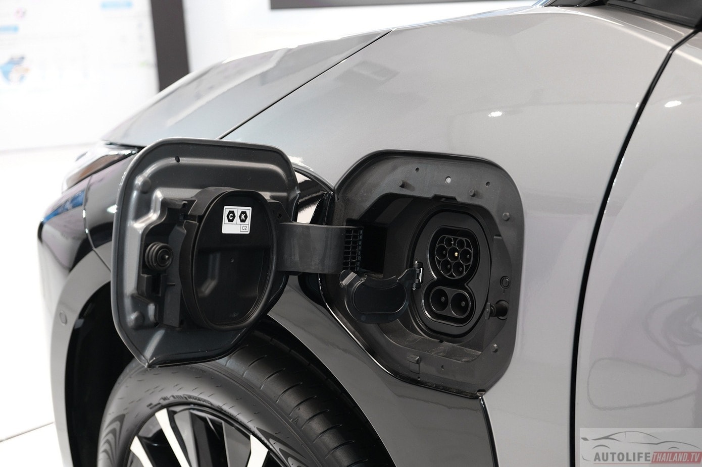 Toyota bZ4X hỗ trợ sạc nhanh DC đến 150 kW.