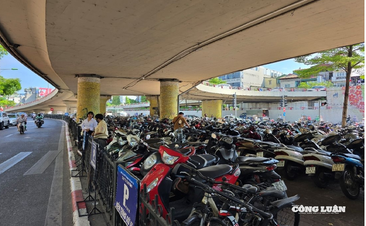 Ảnh 3.Nhu cầu bức thiết về điểm đỗ xe tại Hà Nội như một bài toán chưa có lời giải.