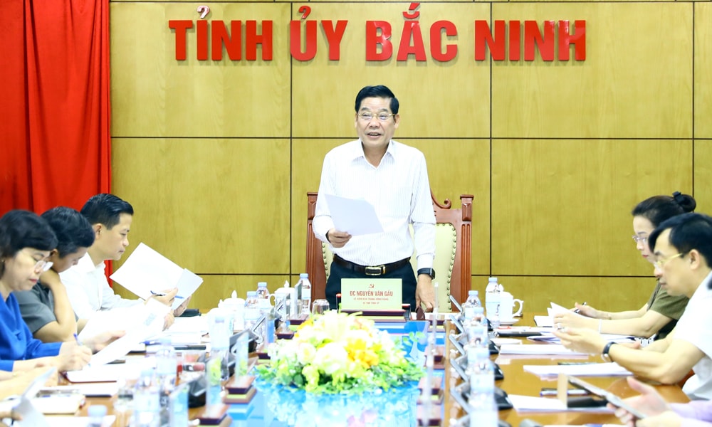 Bí thư Tỉnh ủy Nguyễn Văn Gấu phát biểu tại hội nghị. Ảnh: BBN