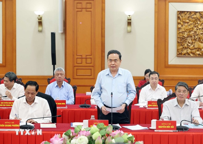 tong-bi-thu-to-lam-chu-tri-buoi-lam-viec-cua-bo-chinh-tri-voi-ban-thuong-vu-dang-uy-quoc-hoi-8269118-2.jpg