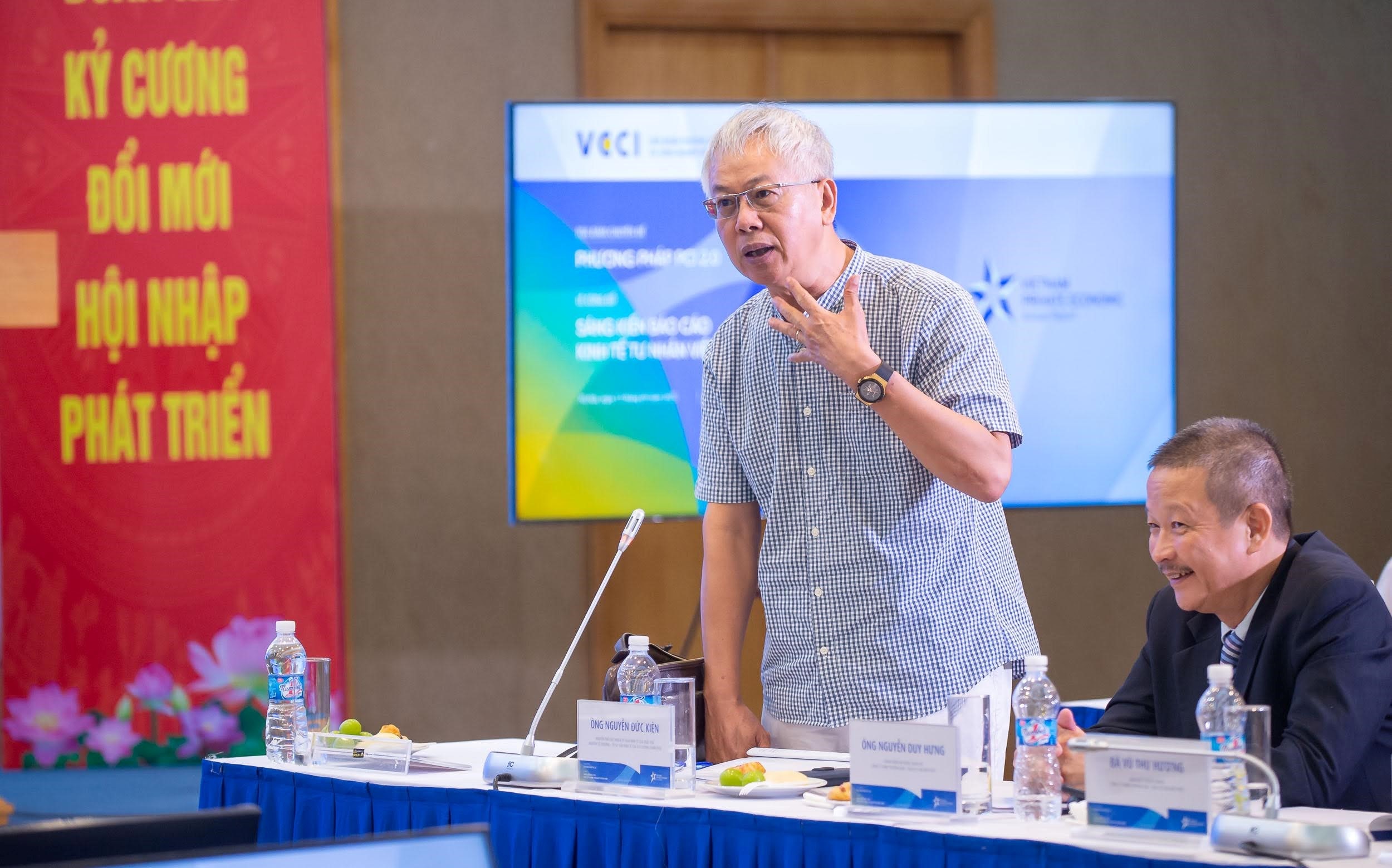 Các đại biểu, chuyên gia kinh tế tham dự tọa đàm chuyên đề phương pháp PCI 2.0 và Lễ Công bố sáng kiến báo cáo kinh tế tư nhân Việt Nam thường niên.