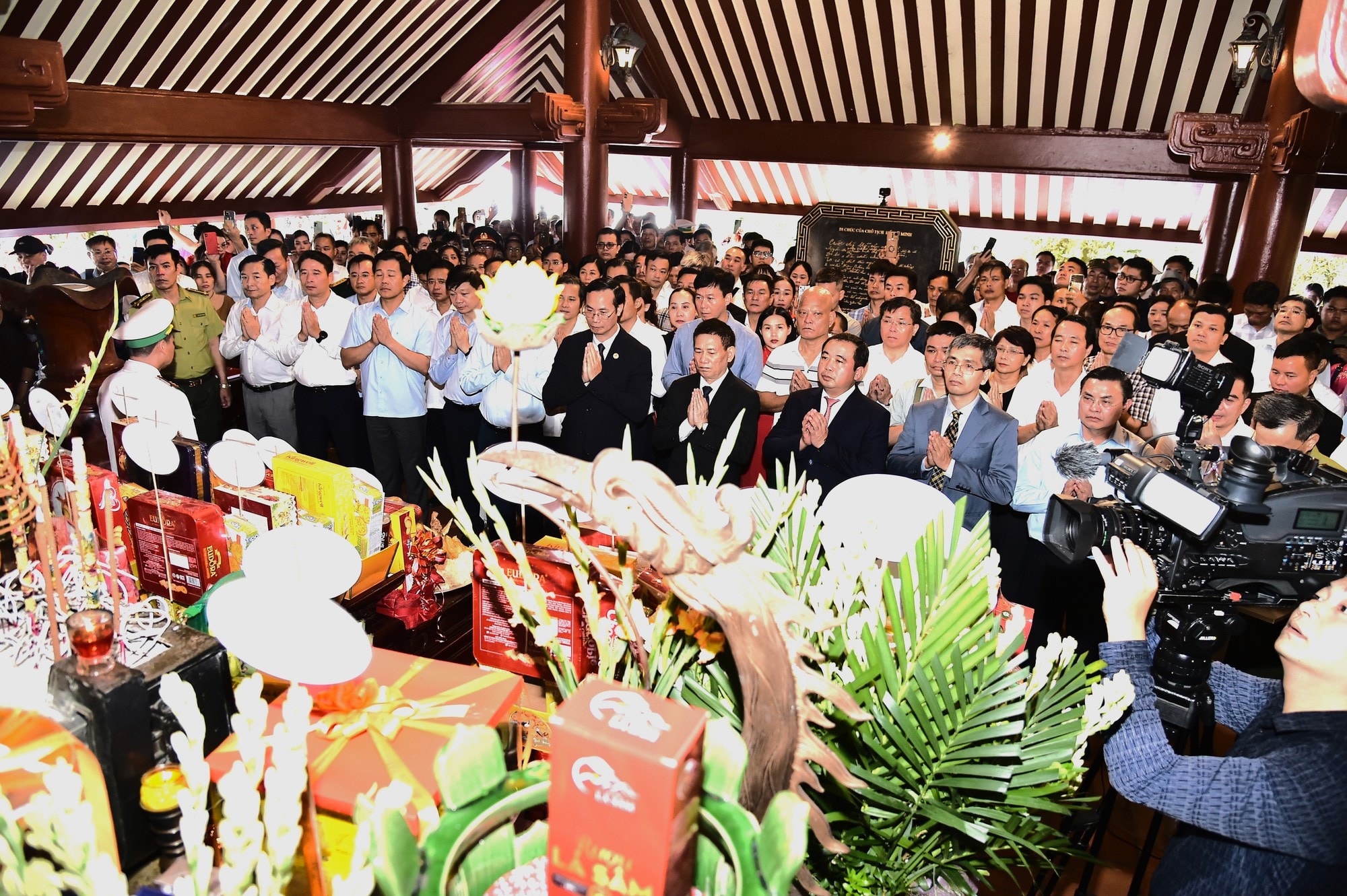 Trang trọng Lễ dâng hương tưởng niệm 56 năm ngày mất Chủ tịch Hồ Chí Minh- Ảnh 3. Trang trọng Lễ dâng hương tưởng niệm 56 năm ngày mất Chủ tịch Hồ Chí Minh- Ảnh 3.