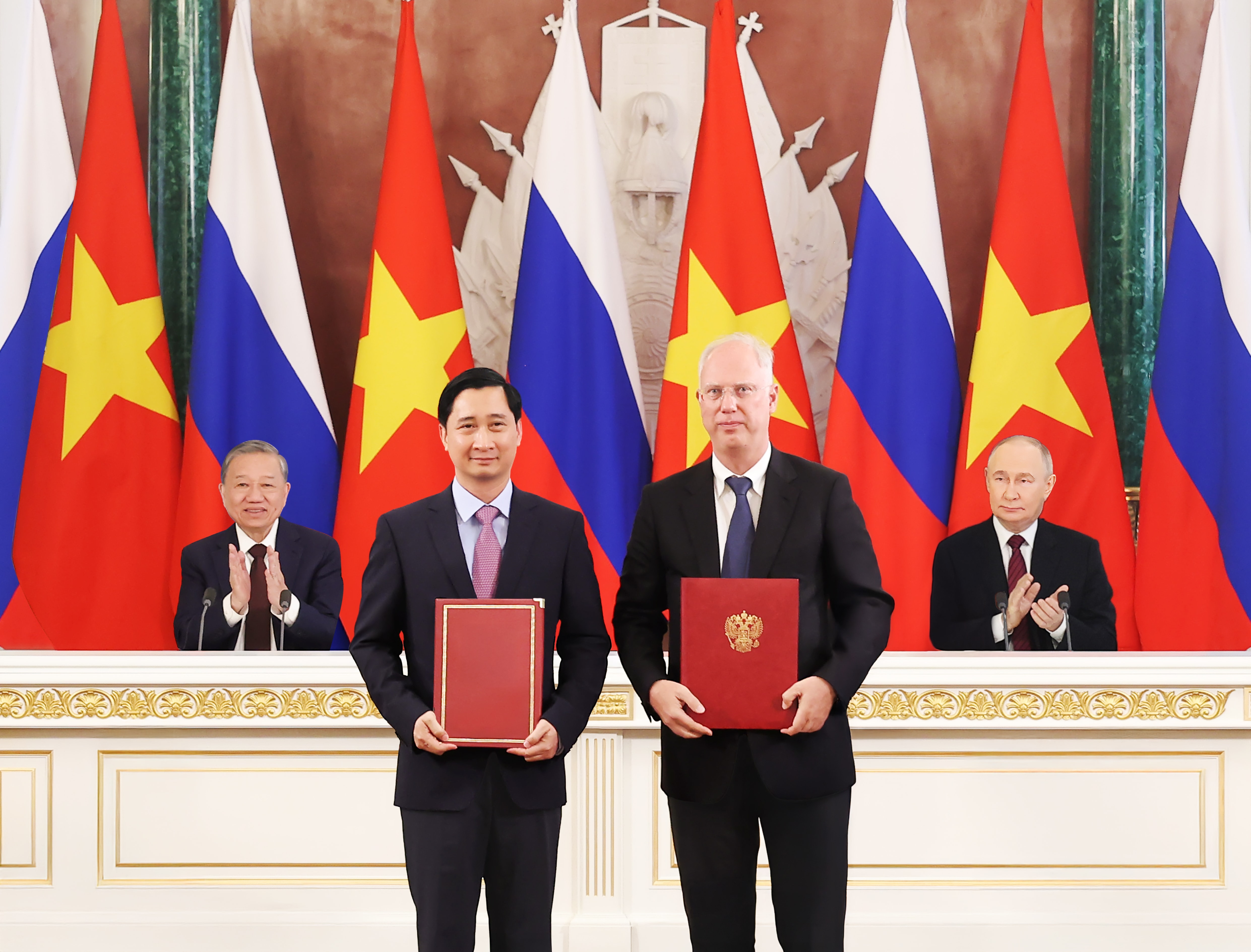 Bản sao của VNVC-ky-ket-RDIF