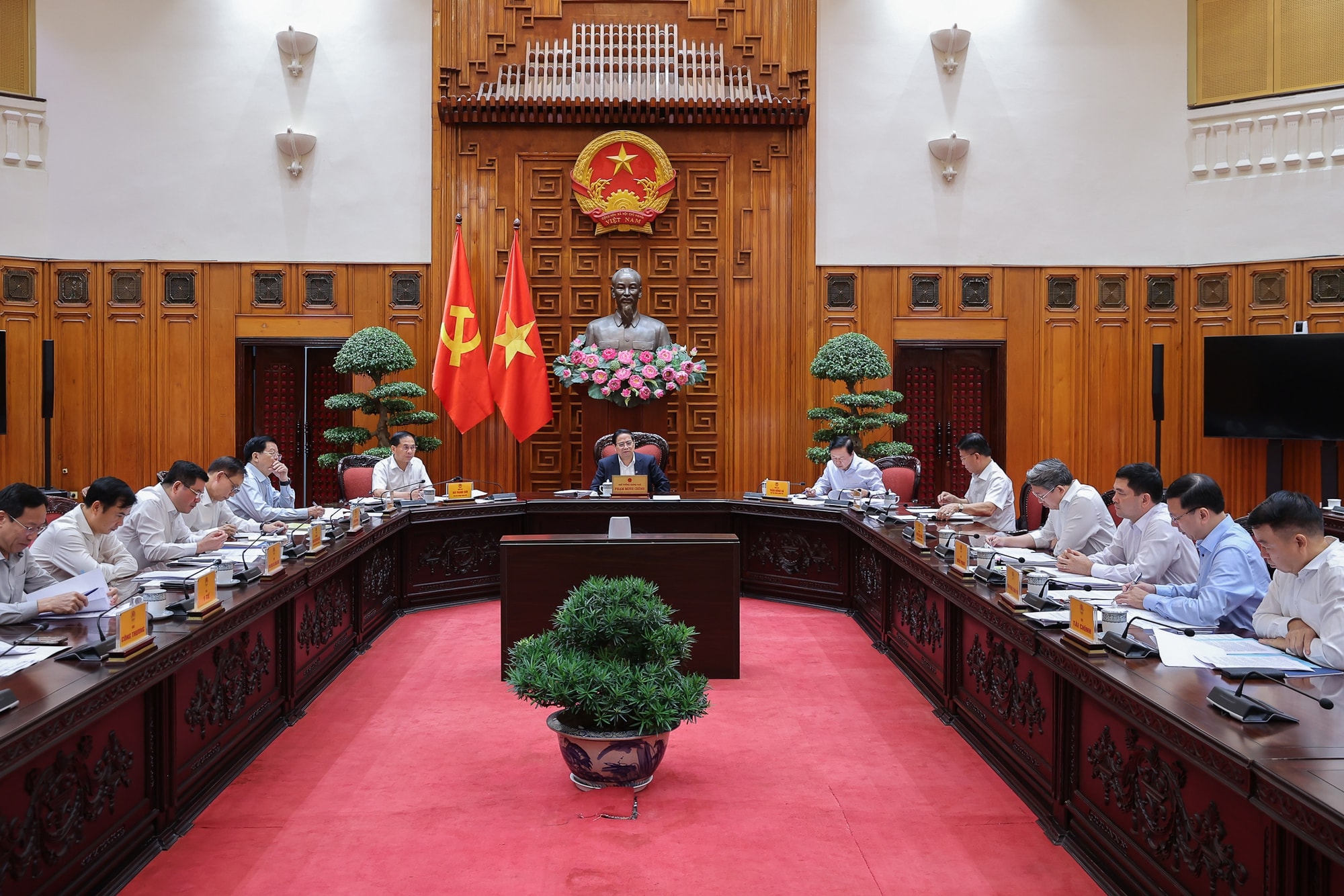 Thủ tướng: Tập trung thông tuyến cao tốc từ Cao Bằng tới Cà Mau trong năm 2025 và nghiên cứu mở rộng trong giai đoạn tới- Ảnh 2. Thủ tướng: Tập trung thông tuyến cao tốc từ Cao Bằng tới Cà Mau trong năm 2025 và nghiên cứu mở rộng trong giai đoạn tới- Ảnh 2.