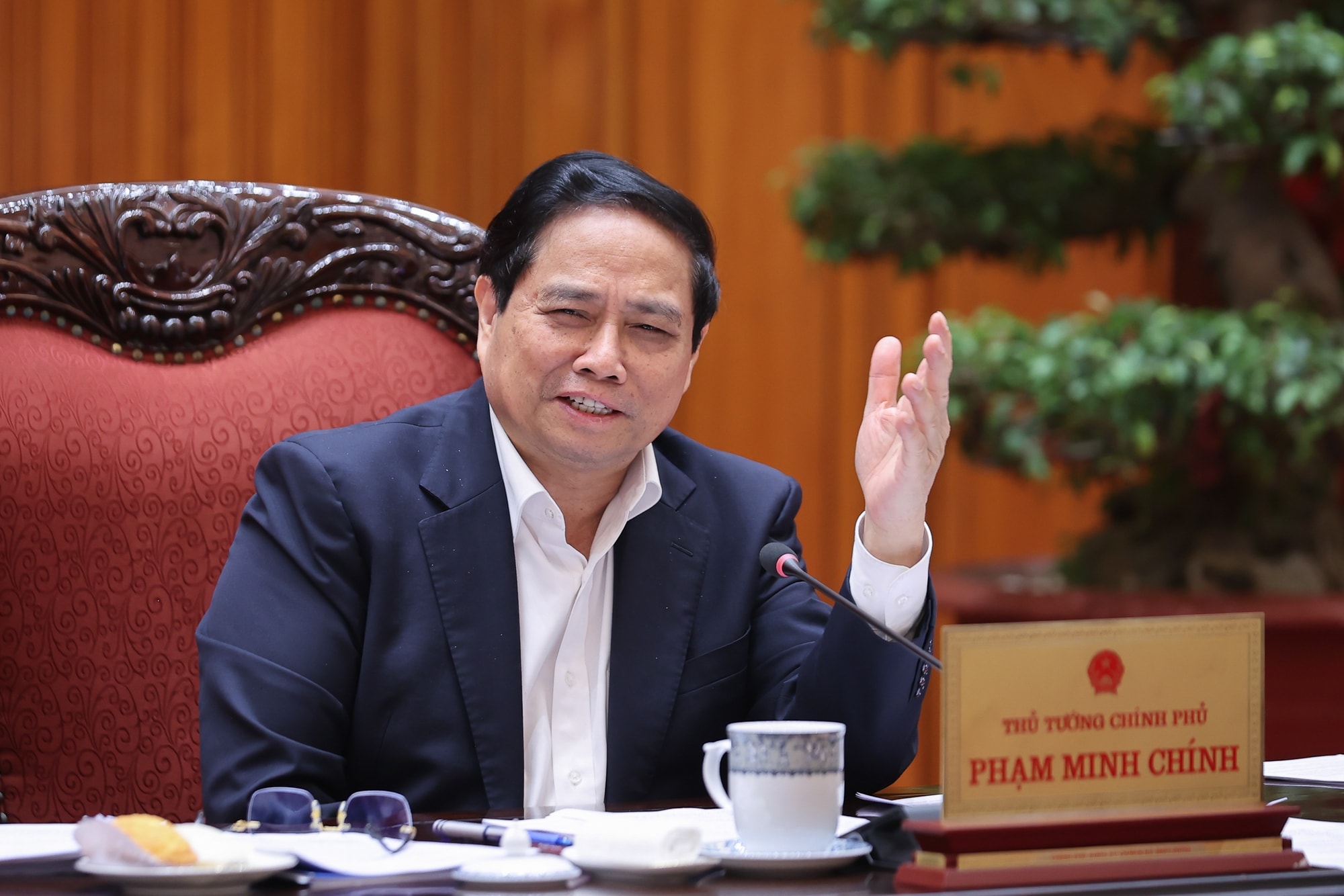 Thủ tướng: Tập trung thông tuyến cao tốc từ Cao Bằng tới Cà Mau trong năm 2025 và nghiên cứu mở rộng trong giai đoạn tới- Ảnh 3. Thủ tướng: Tập trung thông tuyến cao tốc từ Cao Bằng tới Cà Mau trong năm 2025 và nghiên cứu mở rộng trong giai đoạn tới- Ảnh 3.