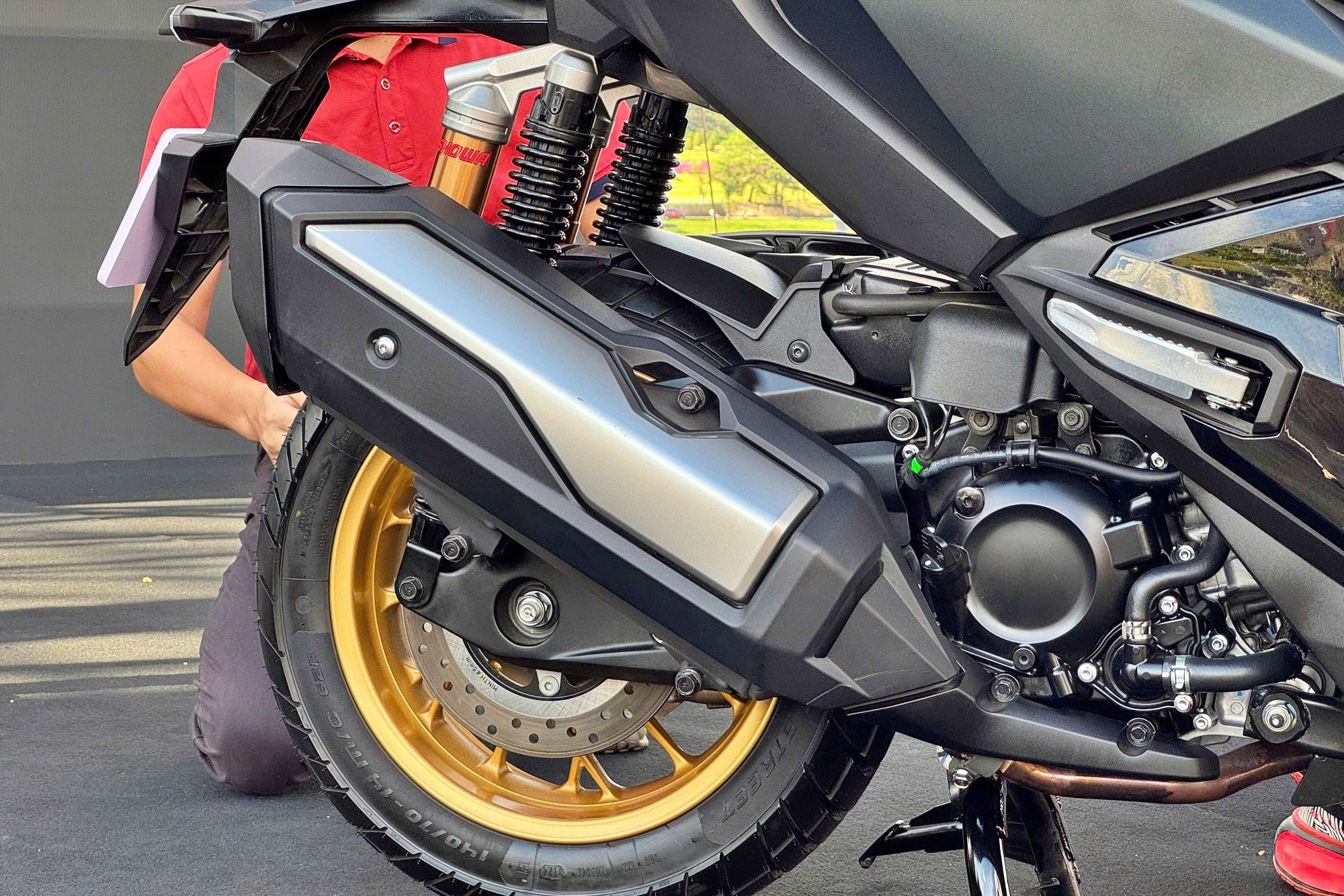 Động cơ Honda ADV350 mạnh hơn so với đối thủ Yamaha Xmax.
