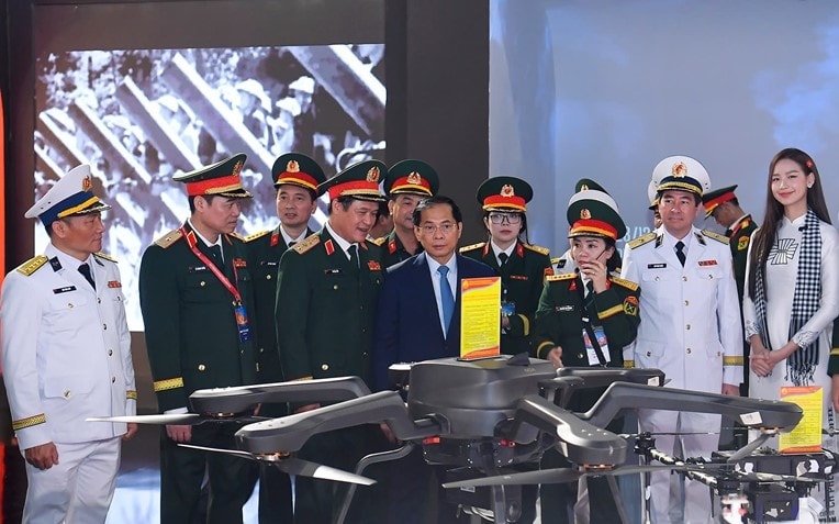 Khu trưng bày của Bộ Quốc phòng – Dấu ấn tự hào từ Triển lãm thành tựu đất nước - ảnh 2 Hình ảnh: Khu trưng bày của Bộ Quốc phòng – Dấu ấn tự hào từ Triển lãm thành tựu đất nước số 2