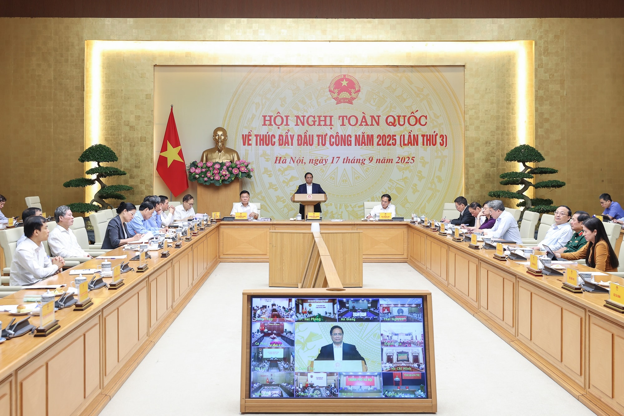 Thủ tướng: Bảo đảm giải ngân 100% vốn đầu tư công, nâng cao chất lượng và phát huy vai trò động lực tăng trưởng- Ảnh 1.