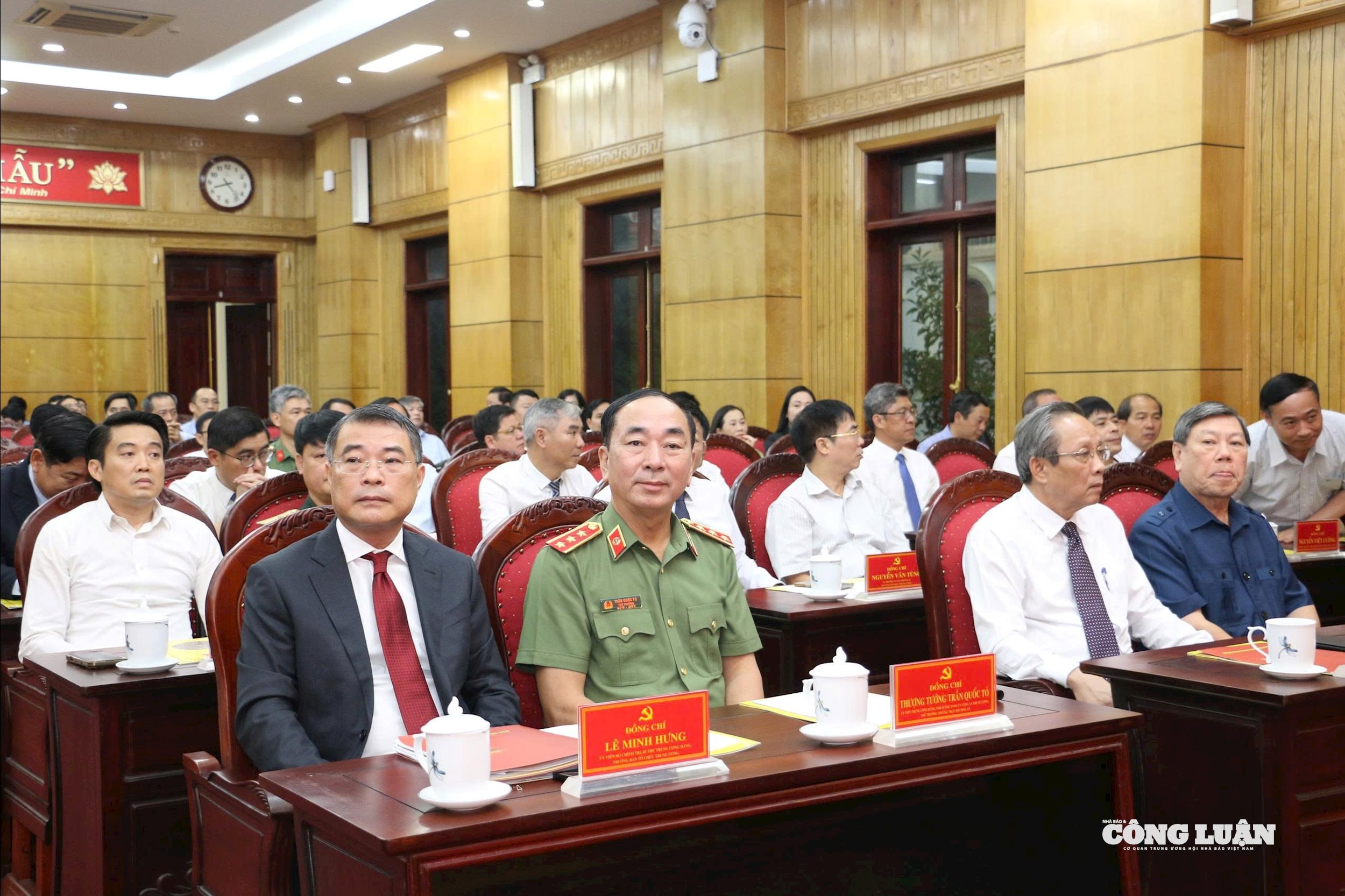 Các Đại biểu tha