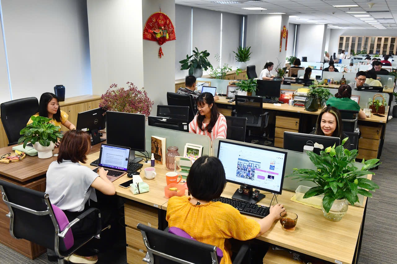 Các phóng viên báo Vietnamnet làm việc tại toà soạn