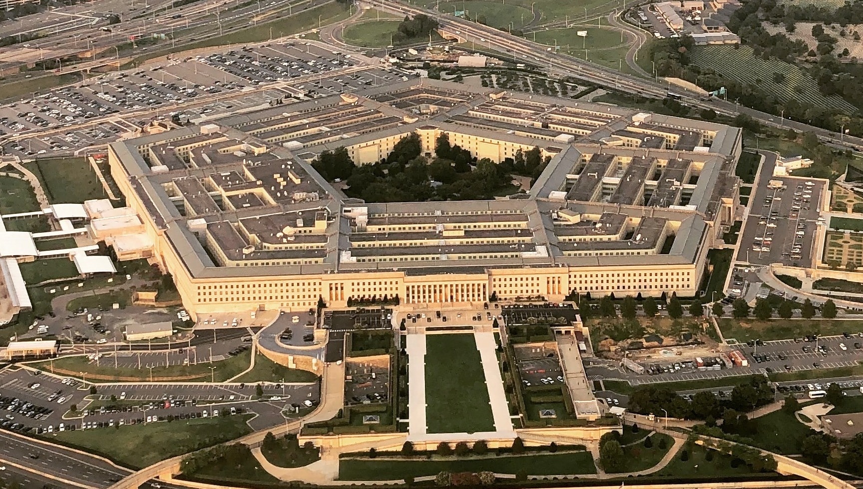 the_pentagon-_headquarters_of_the_us_department_of_defense_-cropped2-.jpg