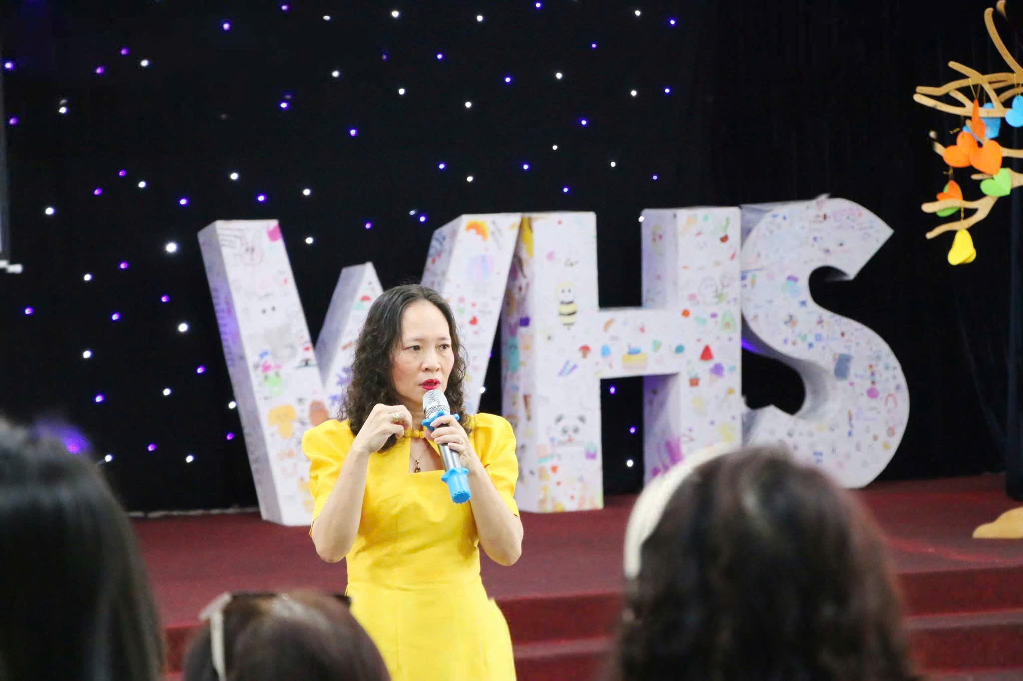 Bà Nông Thúy Hòa - Chủ tịch Hội đồng trường Tiểu học và THCS Tây Hà Nội (WHS).