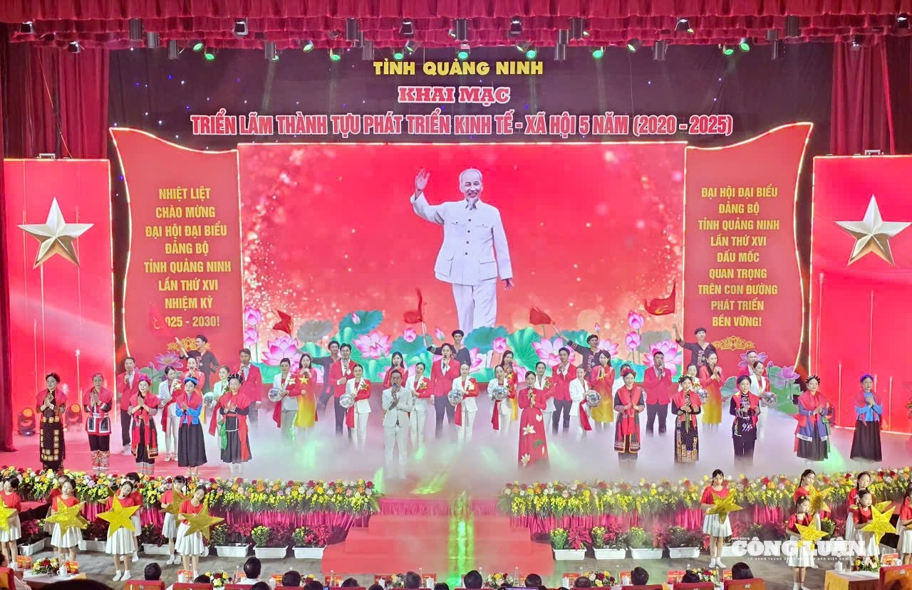 anh-4-robot-xuat-hien-tai-trien-lam-kt-xh-quang-ninh.jpg