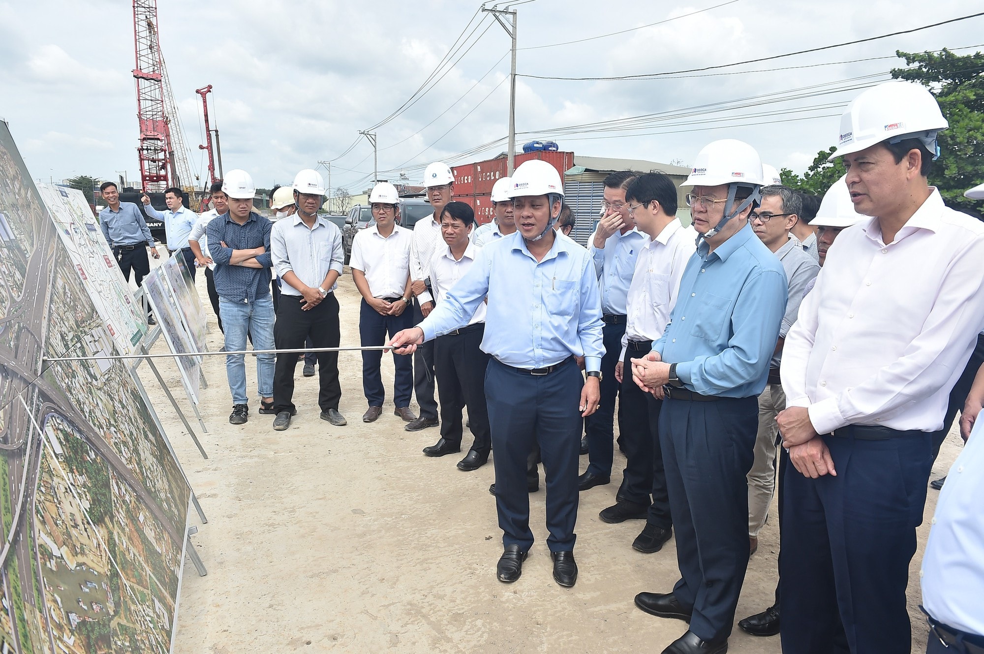 Phát động thi đua 100 ngày đêm thi công, đưa dự án Vành đai 3 TPHCM về đích- Ảnh 1.