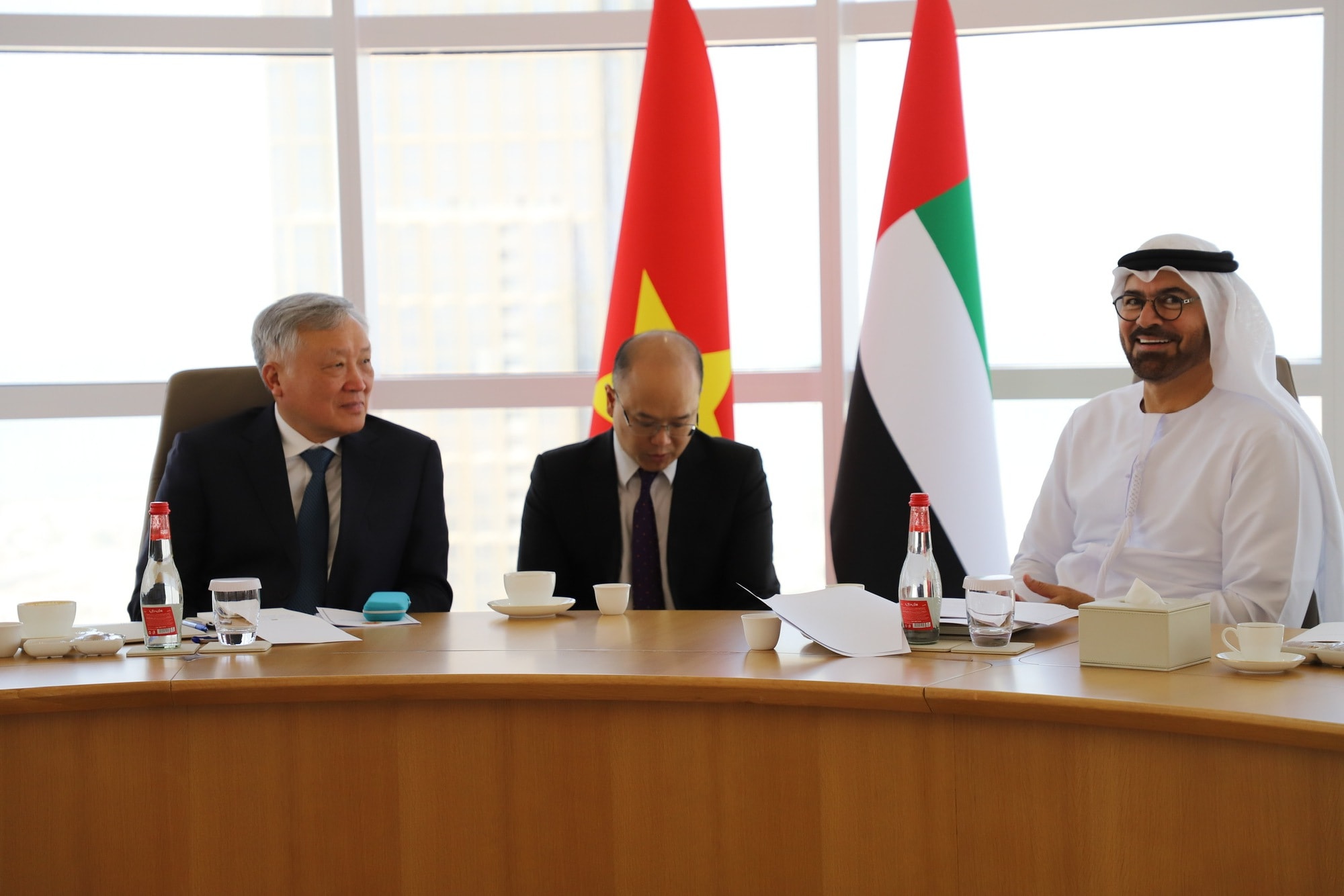 Việt Nam rất coi trọng việc học hỏi kinh nghiệm từ UAE trong cải cách thể chế và phát triển trung tâm tài chính quốc tế- Ảnh 1.