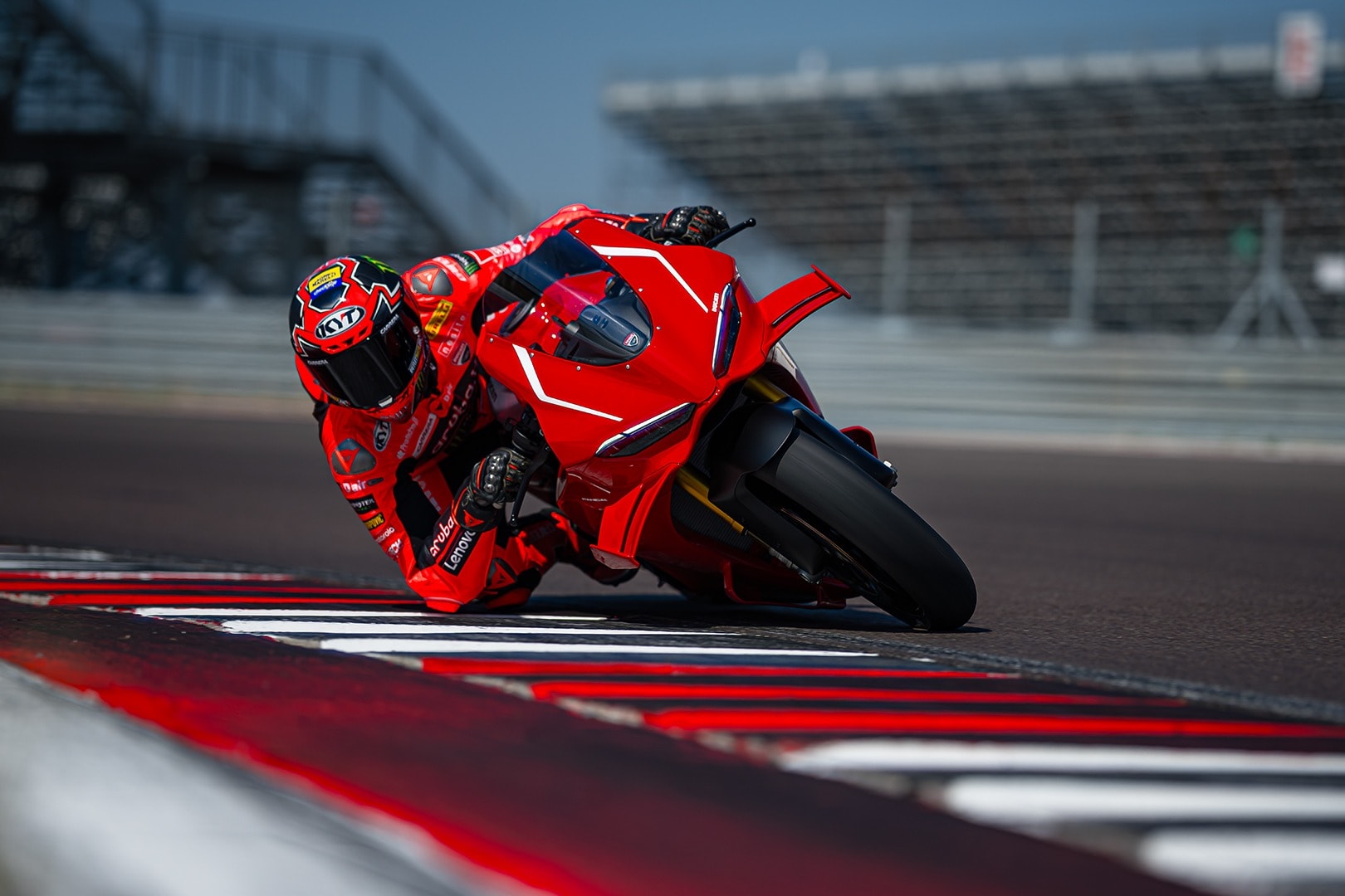 Động cơ Ducati Panigale V4 R có thể nâng công suất lên đến 240,5 mã lực.