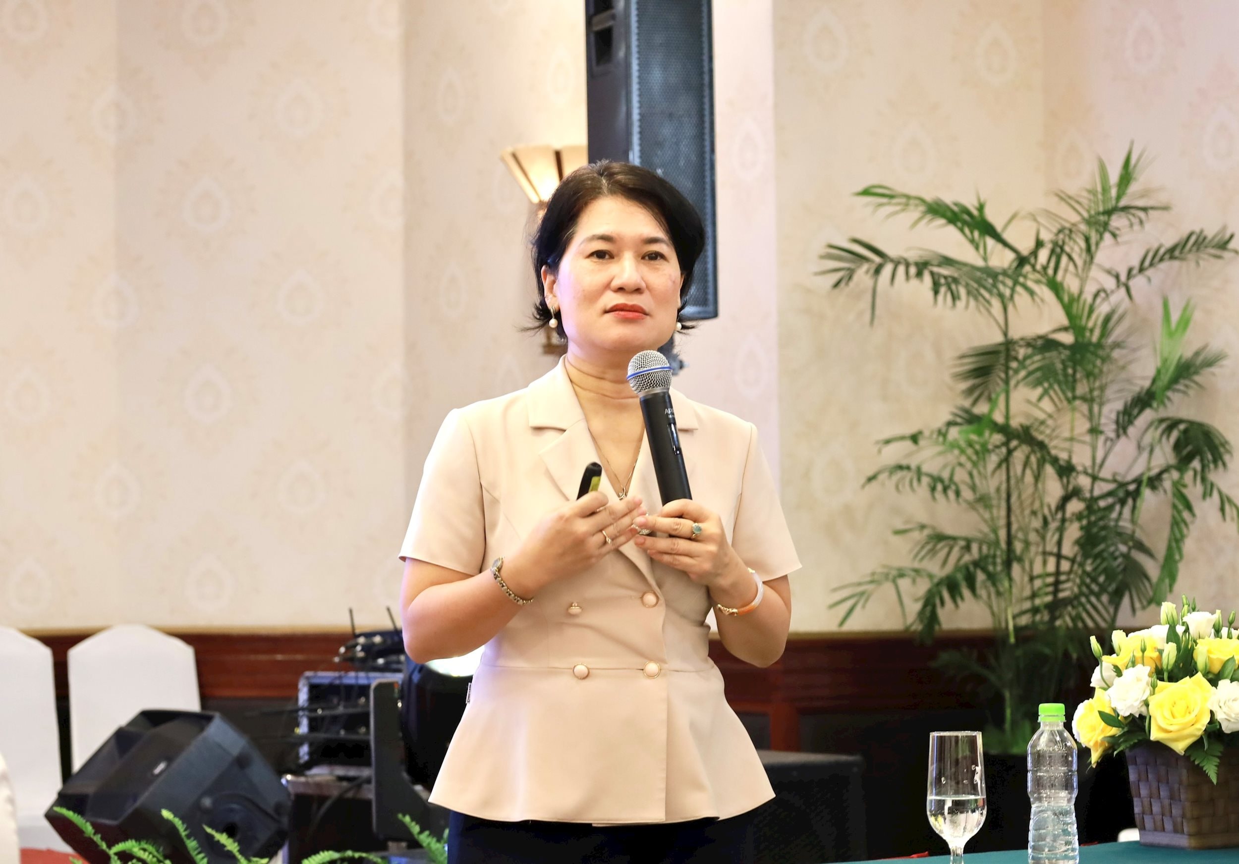 Nhà báo Nguyễn Thu Hà