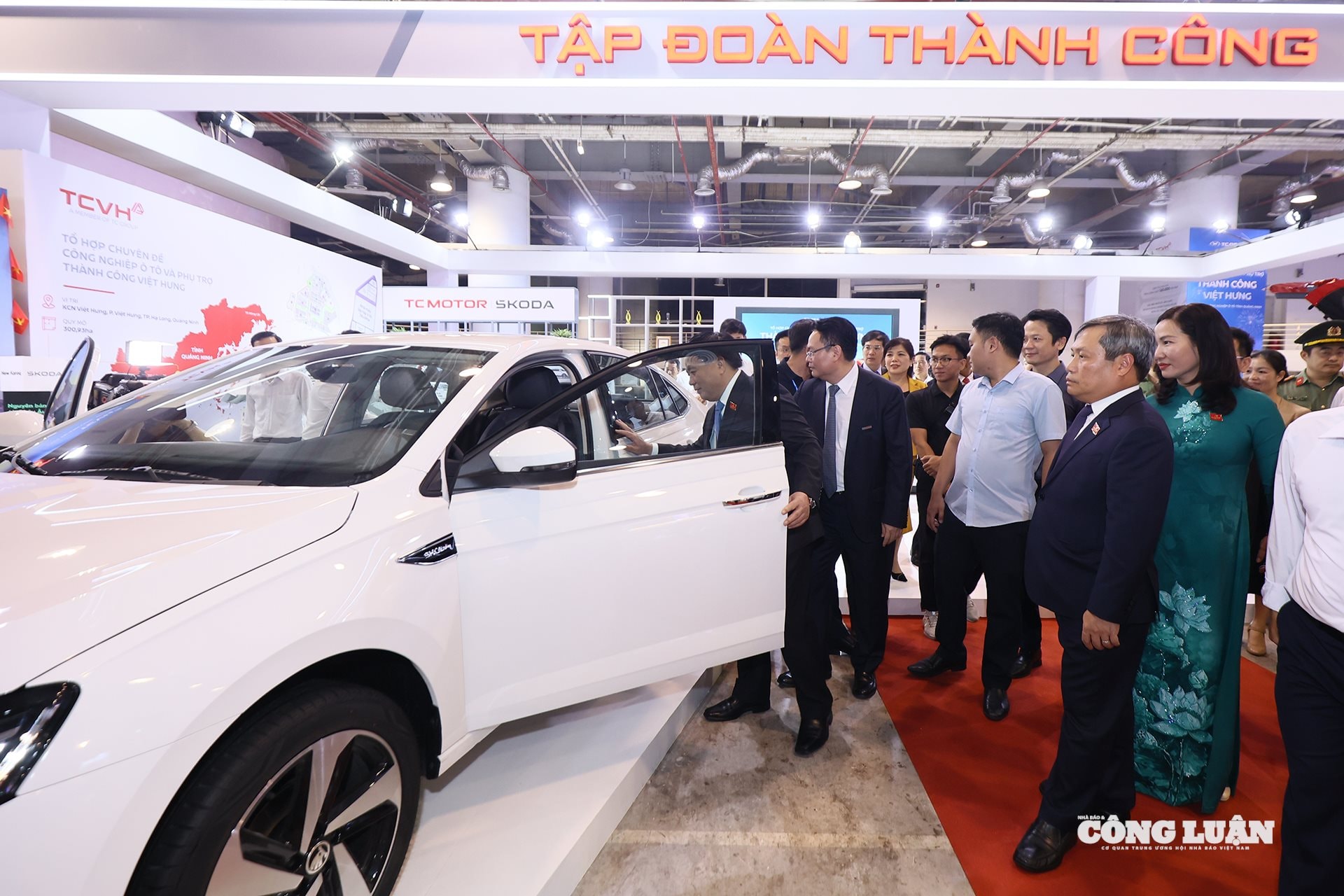 Mẫu xe Skoda Slavia thu hút sự chú ý tại triển lãm.