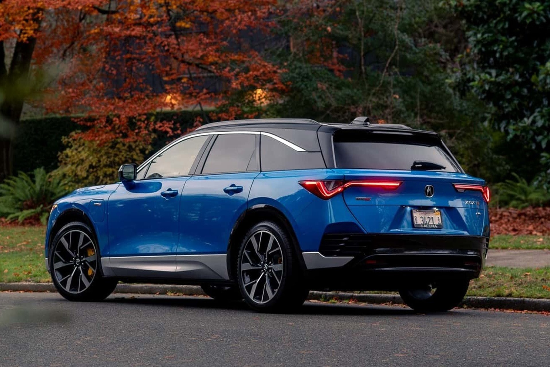 Doanh số của Acura ZDX thuần điện rất thấp kể từ khi ra mắt - Ảnh: Motor1