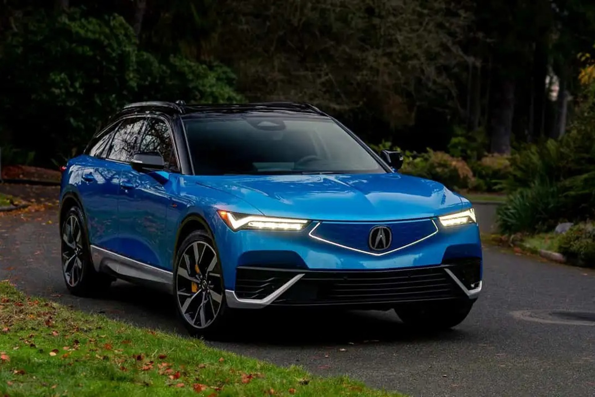 Acura ZDX thuần điện mới chỉ ra mắt thị trường hồi tháng 5/2024 - Ảnh: Motor1