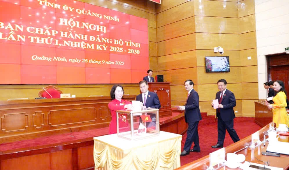 anh-1-dc-vu-dai-thang-tai-dac-cu-bi-thu-tinh-uy-quang-ninh.jpg