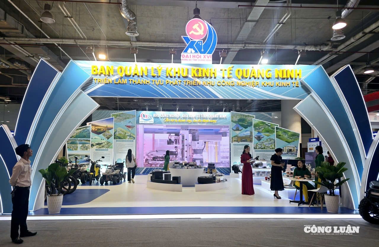 anh-18-robot-xuat-hien-tai-trien-lam-kt-xh-quang-ninh.jpg