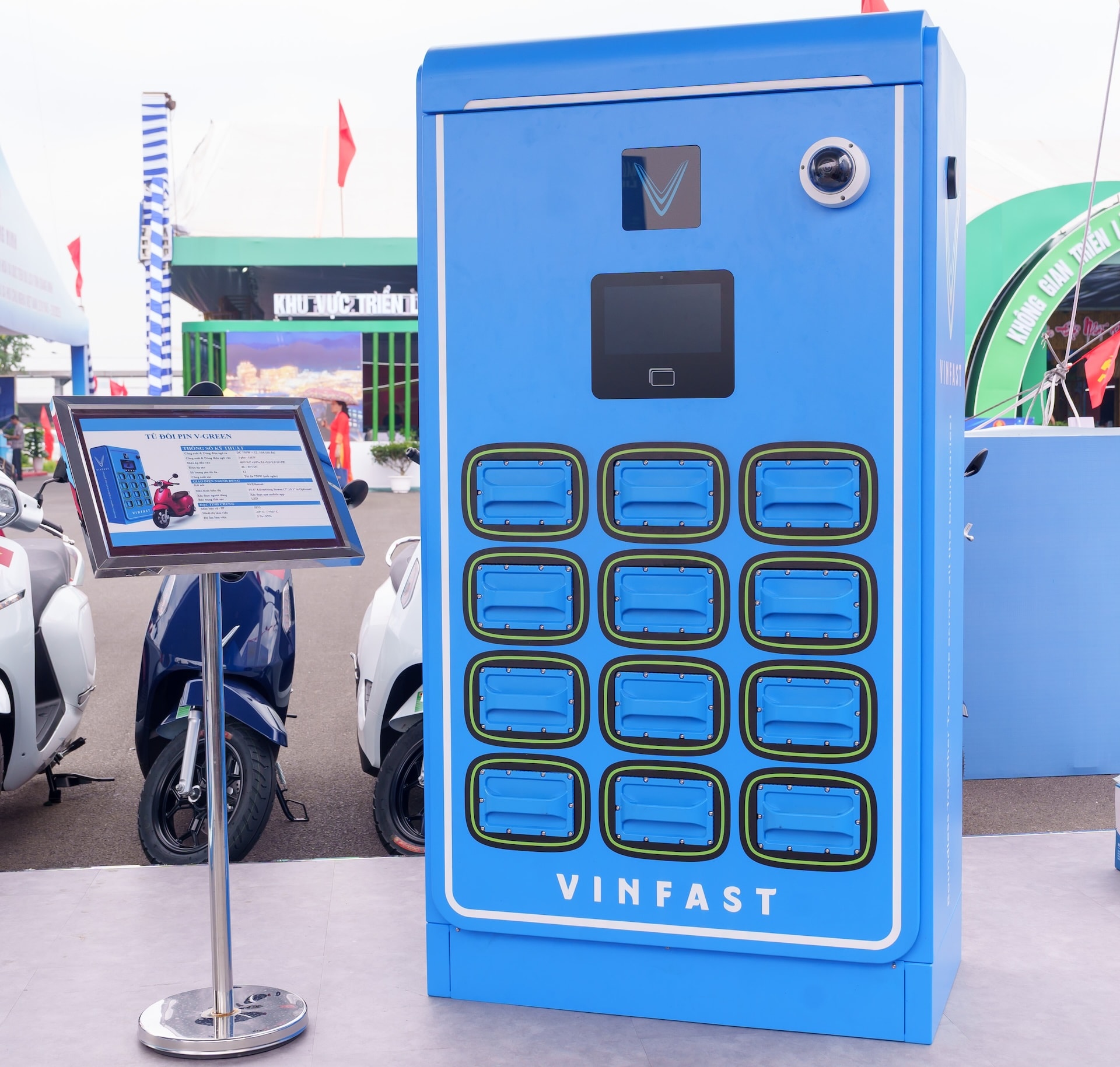 Mô hình tủ đổi pin xe máy điện VinFast - Ảnh: VF