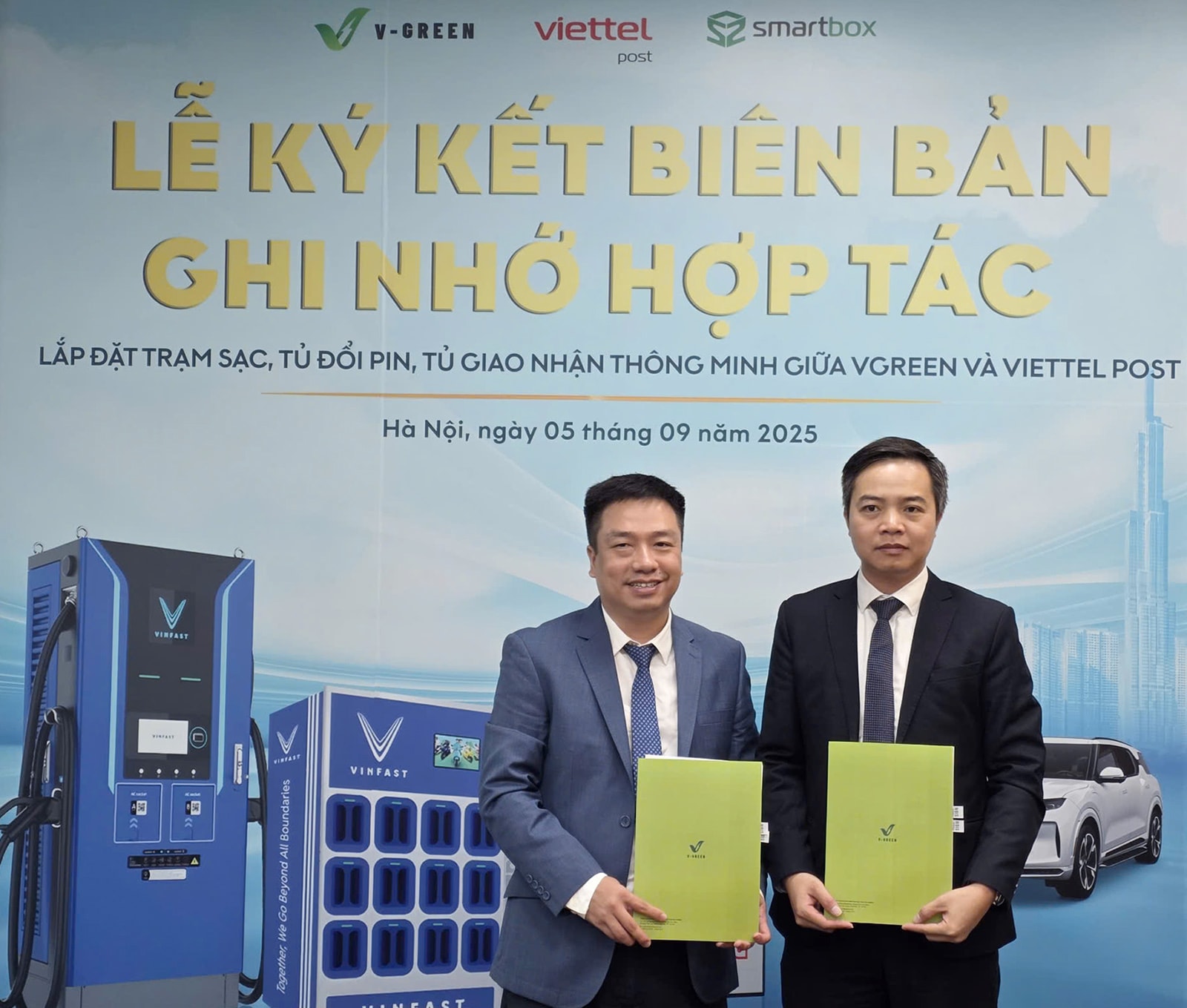 Đại diện V-Green và Viettel Post ký thoả thuận hợp tác - Ảnh:VF