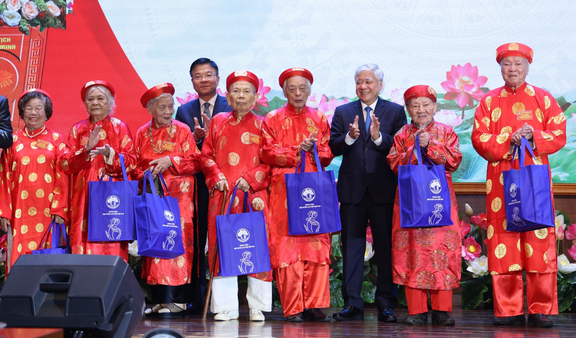 Phát động Tháng hành động vì người cao tuổi và chương trình 