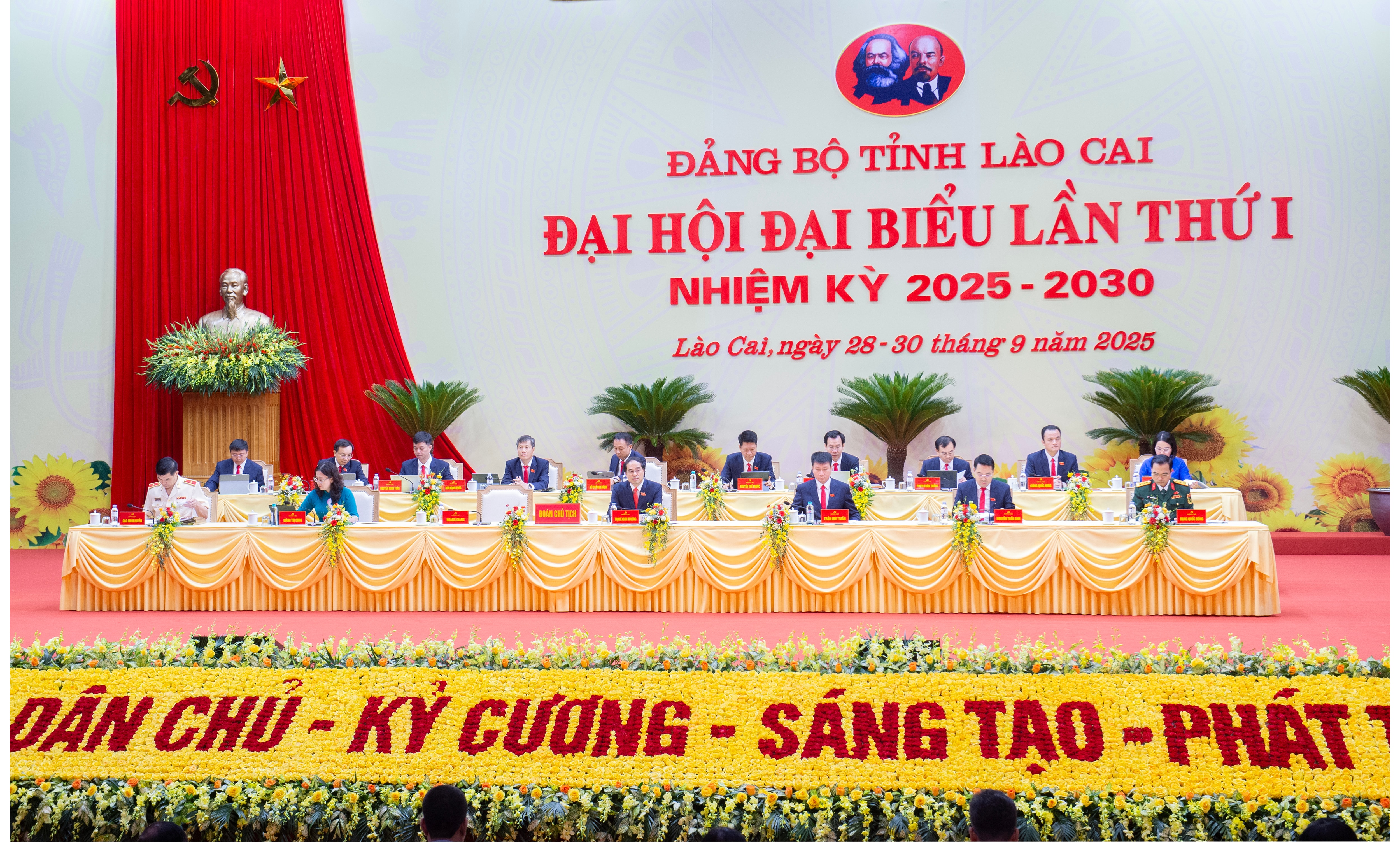 đoàn chủ tịch ok