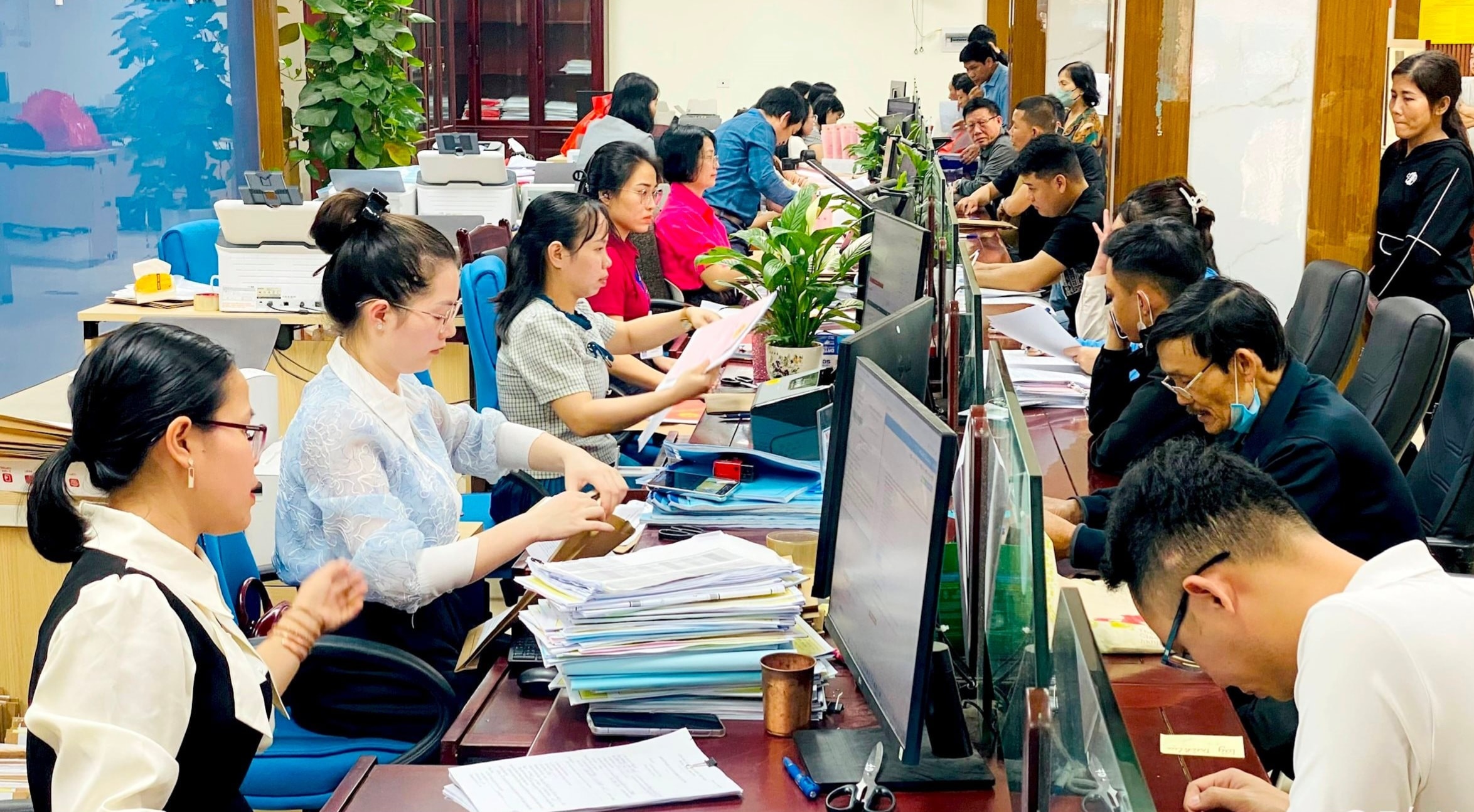 thu-tuc-hanh-chinh-vinh.jpg