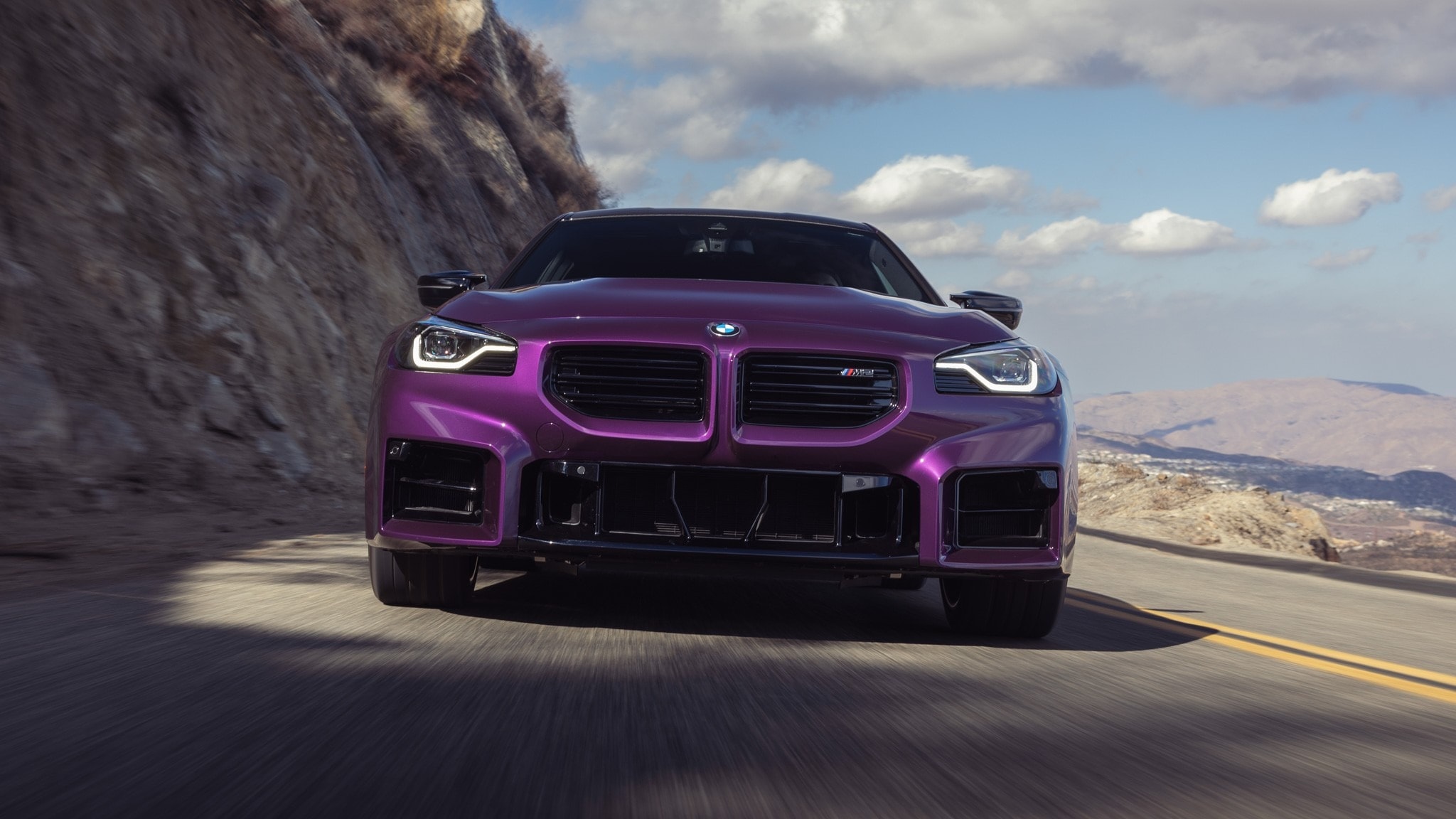 Mẫu xe hiệu suất cao BMW M2 - Ảnh: MotorTrend