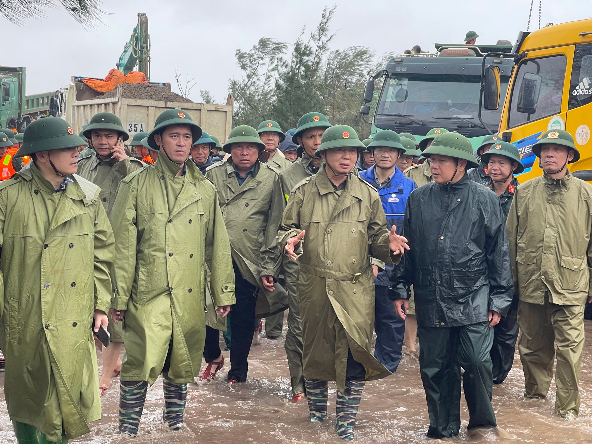 Khẩn trương khắc phục xong sự cố sạt lở đê biển Thịnh Long- Ảnh 9.