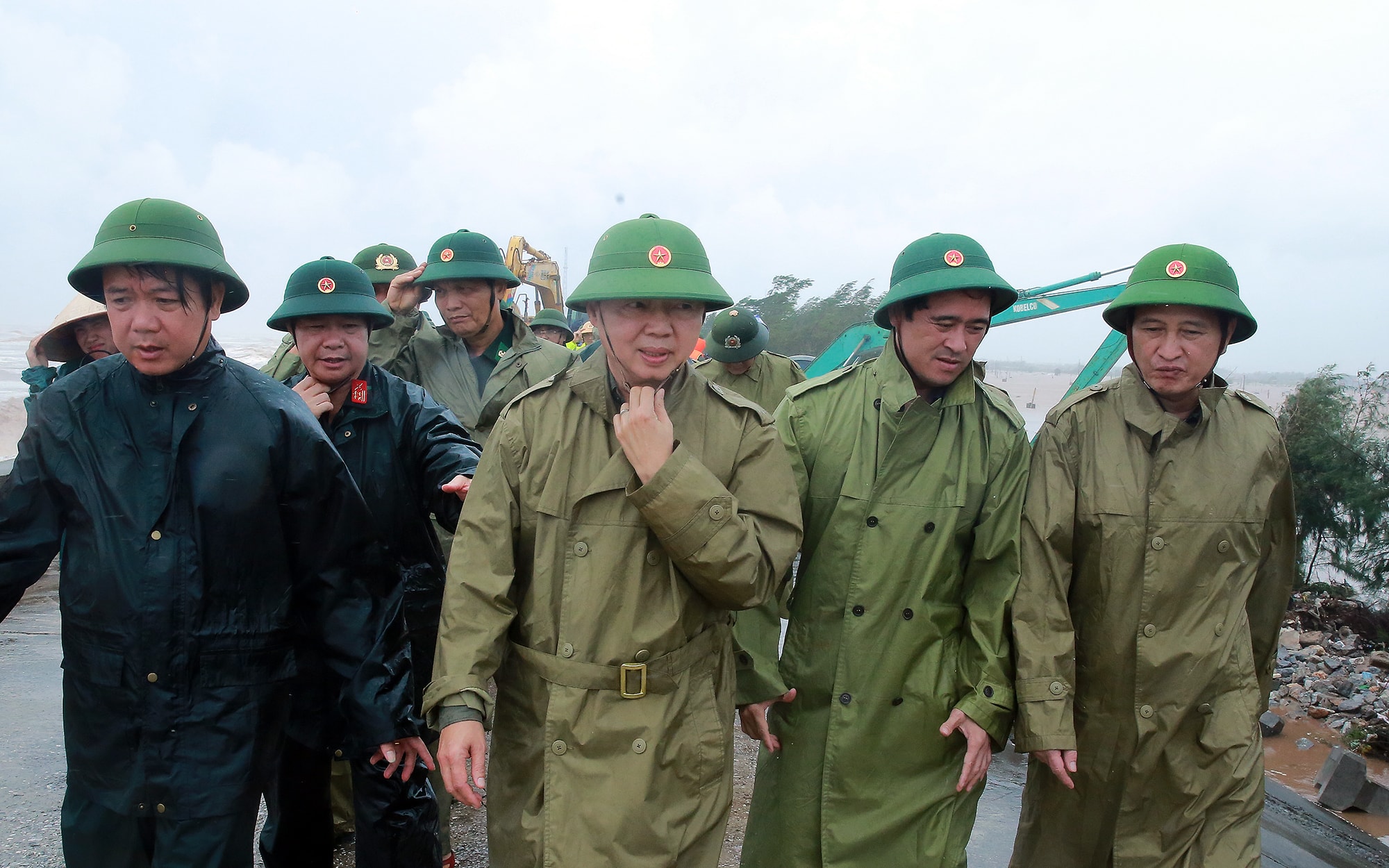 Khẩn trương khắc phục xong sự cố sạt lở đê biển Thịnh Long- Ảnh 1.