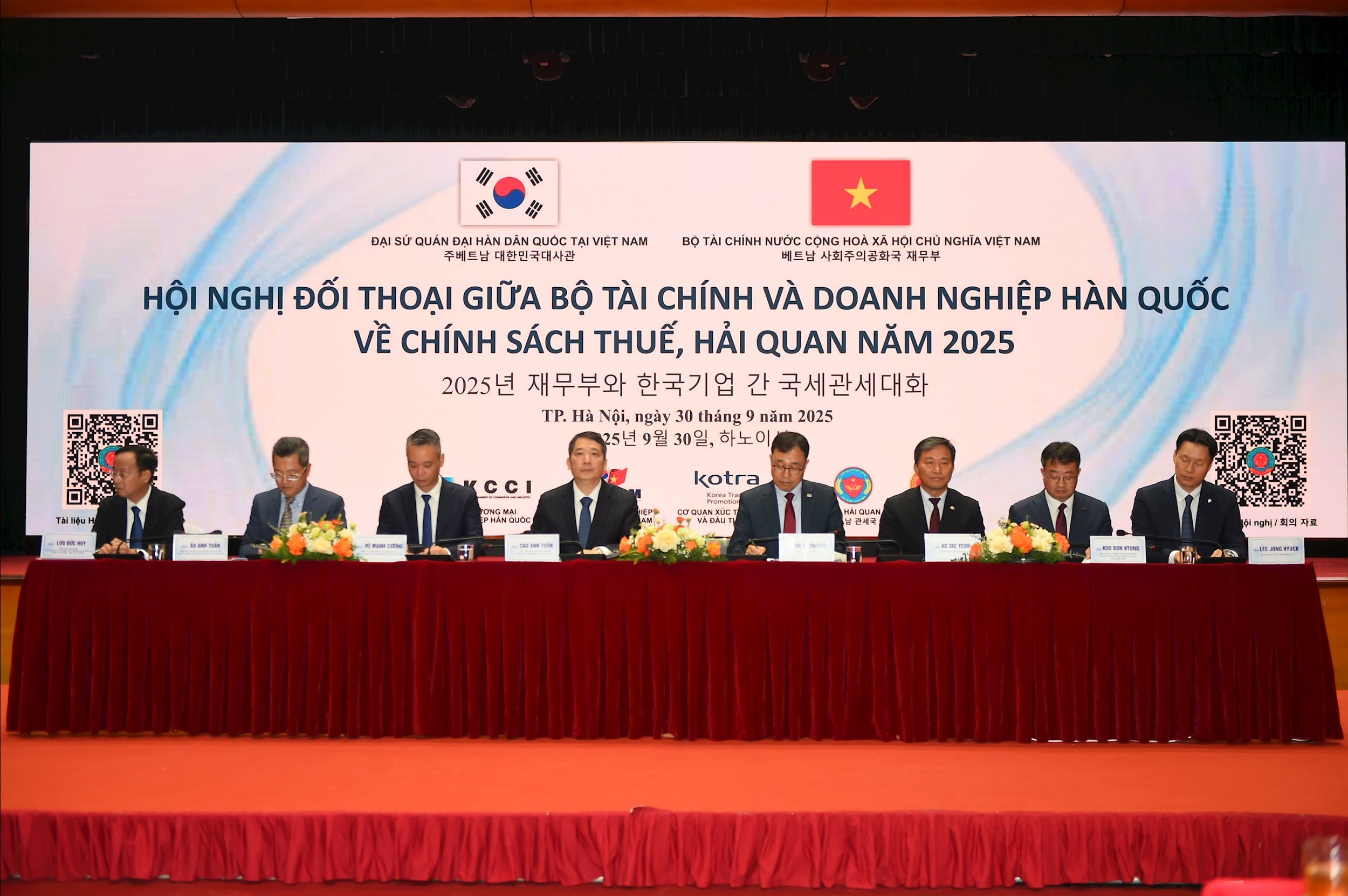 2. Ban chu toa dieu hanh Hoi nghi