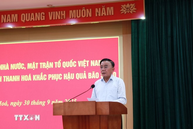 ttxvn-thuong-truc-ban-bi-thu-tham-nhan-dan-tinh-thanh-hoa-bi-thiet-hai-do-bao-so-10-3009-2.jpg