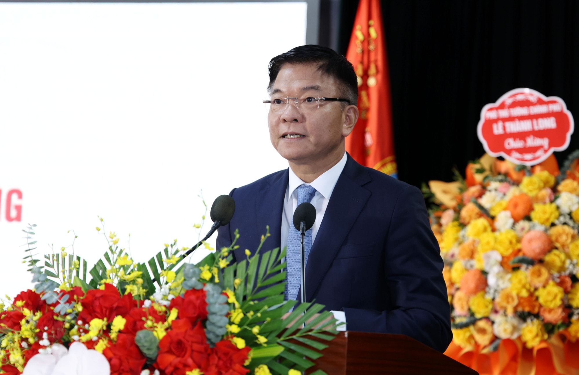 Phó Thủ tướng Lê Thành Long: Ngành Công Thương cần đưa phong trào thi đua thành động lực đổi mới, sáng tạo, cống hiến- Ảnh 3.