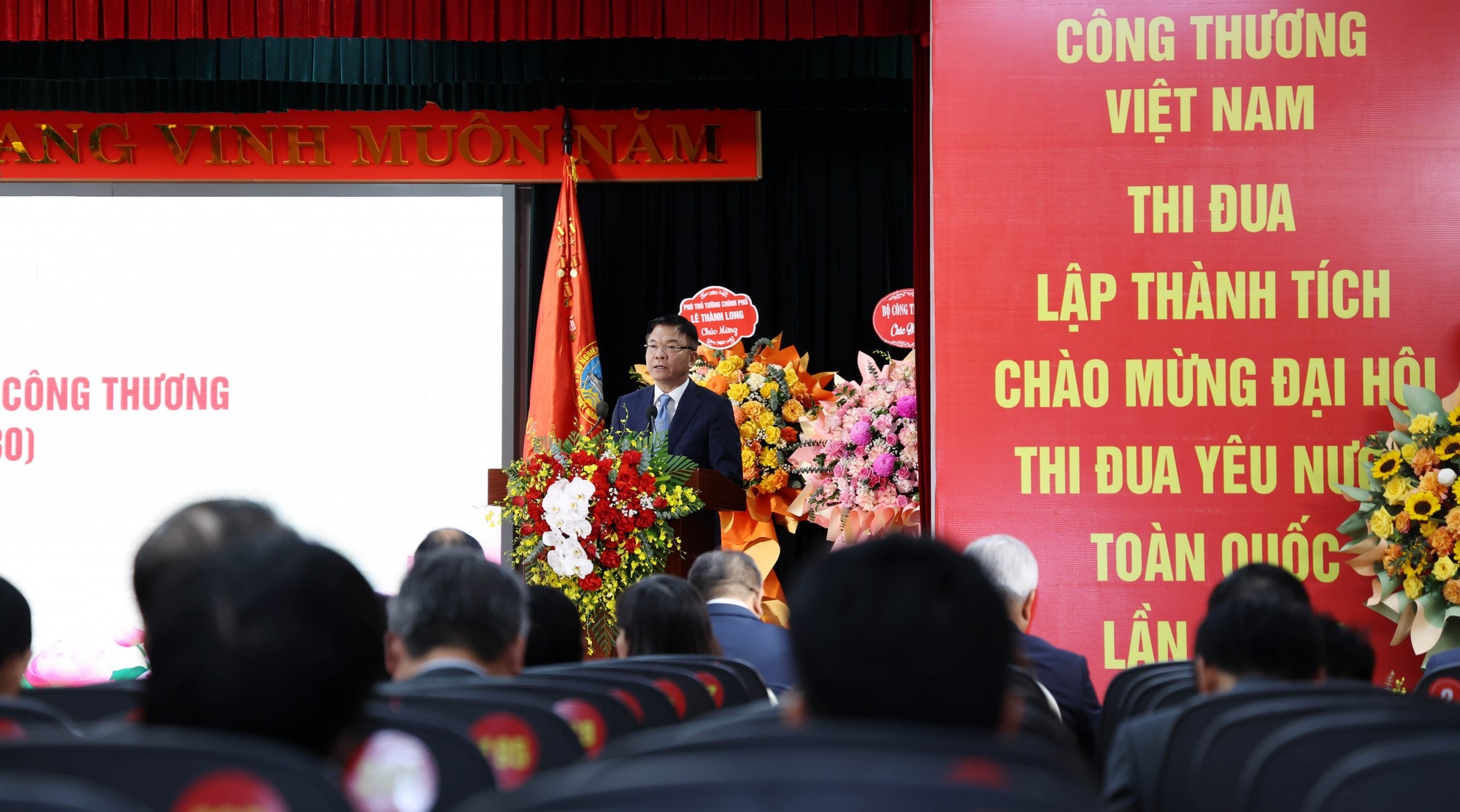 Phó Thủ tướng Lê Thành Long: Ngành Công Thương cần đưa phong trào thi đua thành động lực đổi mới, sáng tạo, cống hiến- Ảnh 2.