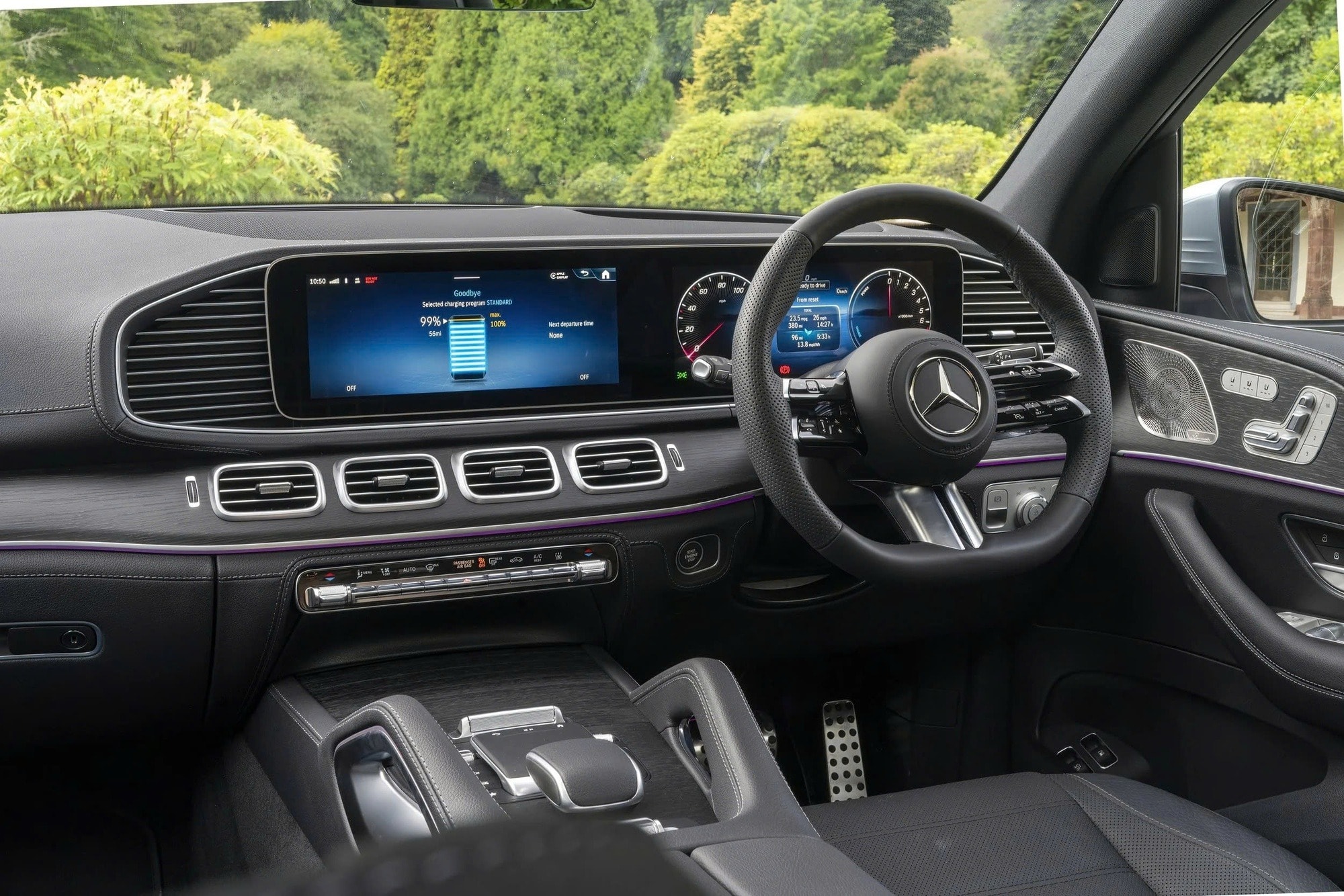 Nội thất GLE 400e 4Matic - Ảnh: Mercedes-Benz