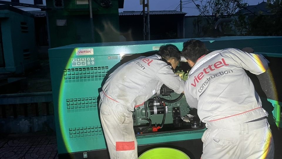 Ảnh 2 - Nhờ sự ứng cứu liên tục và kịp thời, địa bàn chịu ảnh hưởng nặng của bão Bualoi là Ninh Bình đã được khôi phục tín hiệu hoàn toàn.